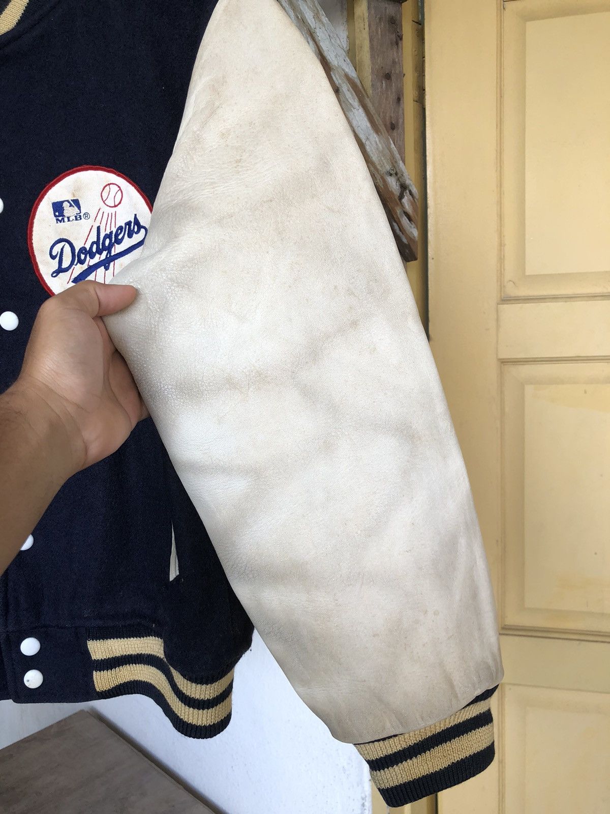 MLB Vintage 90s MLB Dodgers Varsity Arm Leather Tag Stadium Size US M / EU 48-50 / 2 - 7 Thumbnail
