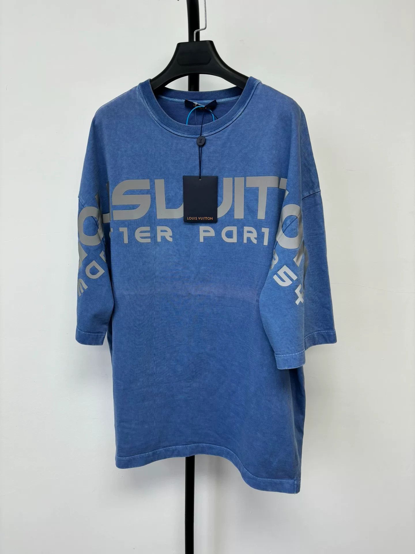 Louis Vuitton Louis Vuitton Reflective Logo T-Shirt Size US S / EU 44-46 / 1 - 1 Thumbnail