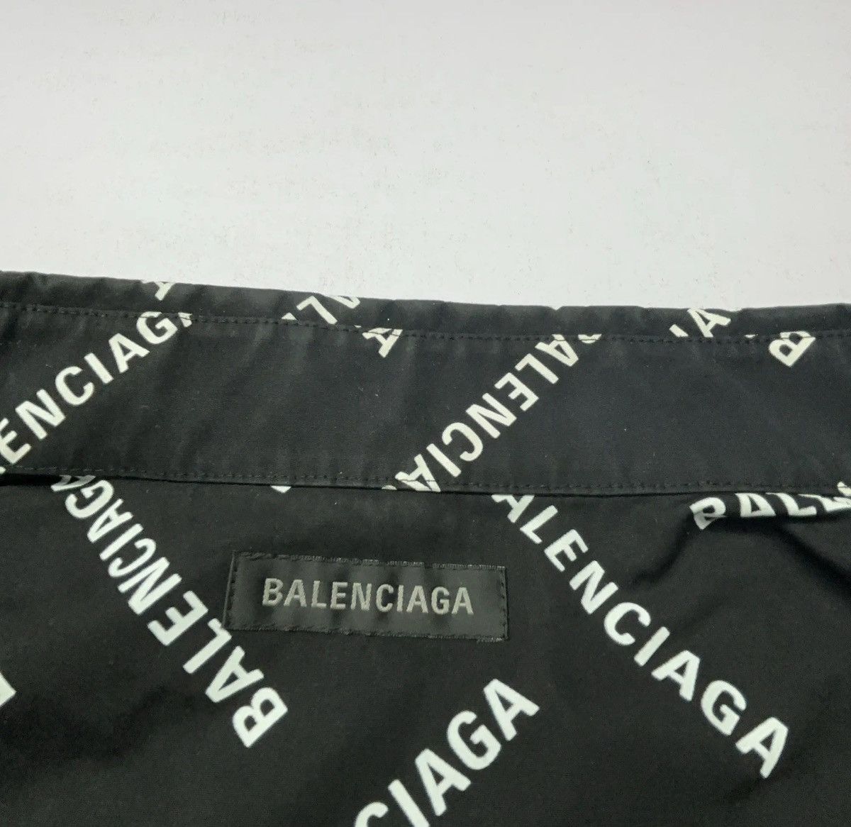 Balenciaga Balenciaga All-Over Logo Short-Sleeve Shirt in Black/White Size US M / EU 48-50 / 2 - 2 Thumbnail