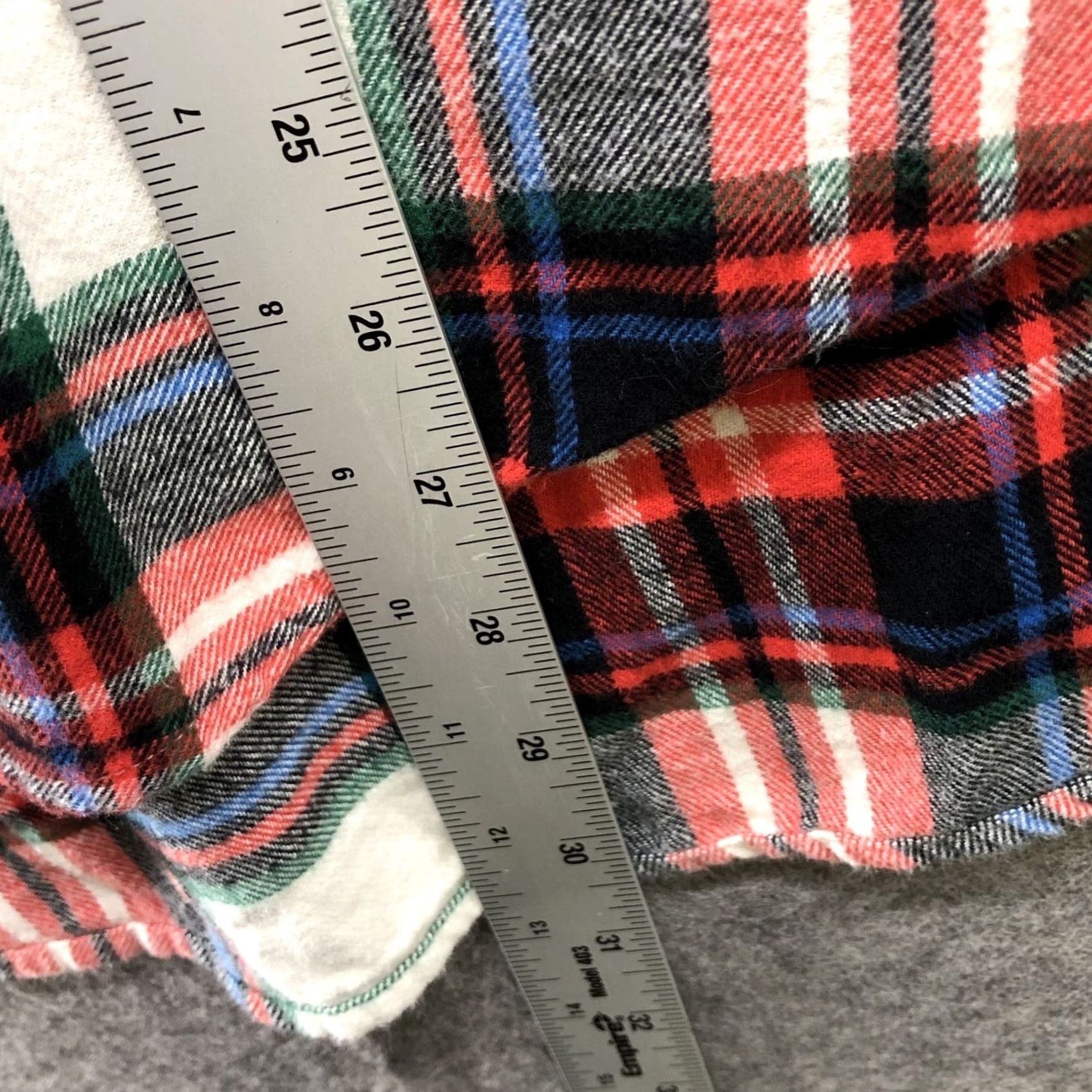 Old Navy VINTAGE Old Navy Boyfriend Flannel Shirt Womens LT Red Holiday Plaid Relaxed Shirt Ladies LT Red Holiday Plaid Relaxed Size L / US 10 / IT 46 - 7 Thumbnail