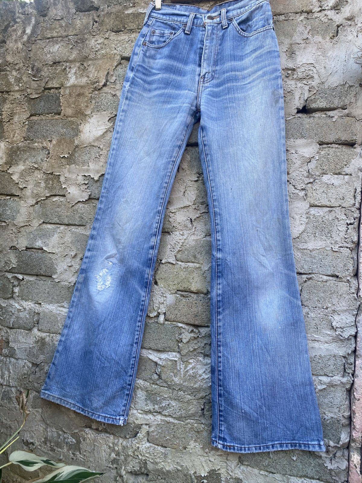 Levi's Levi's W557 Flare Distressed Vintage Jeans Size 26" / US 2 / IT 38 - 1 Thumbnail