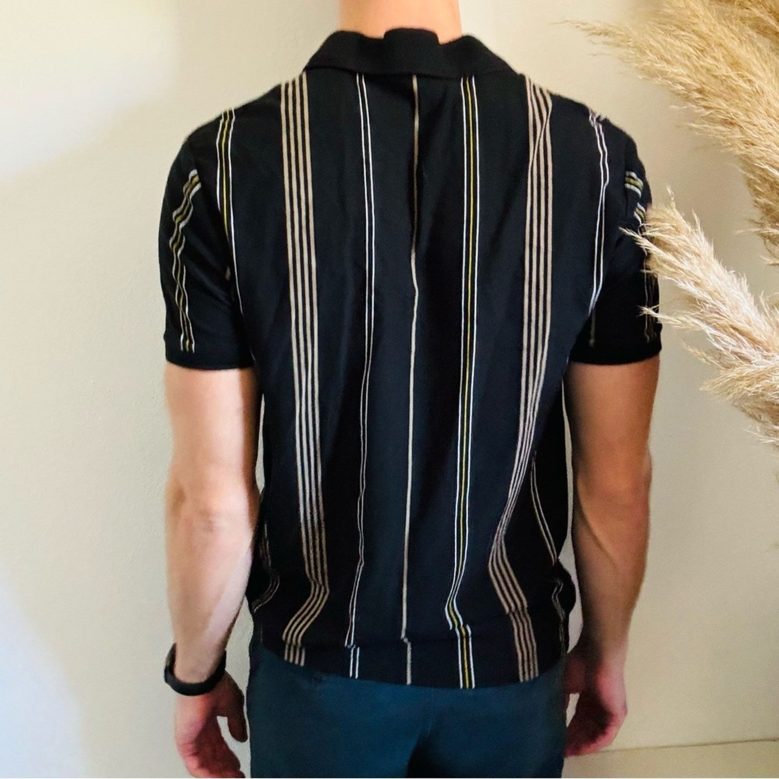 Express EXPRESS Black Beige Yellow Stripe Zip Short Sleeve Shirt Top Size US M / EU 48-50 / 2 - 4 Thumbnail