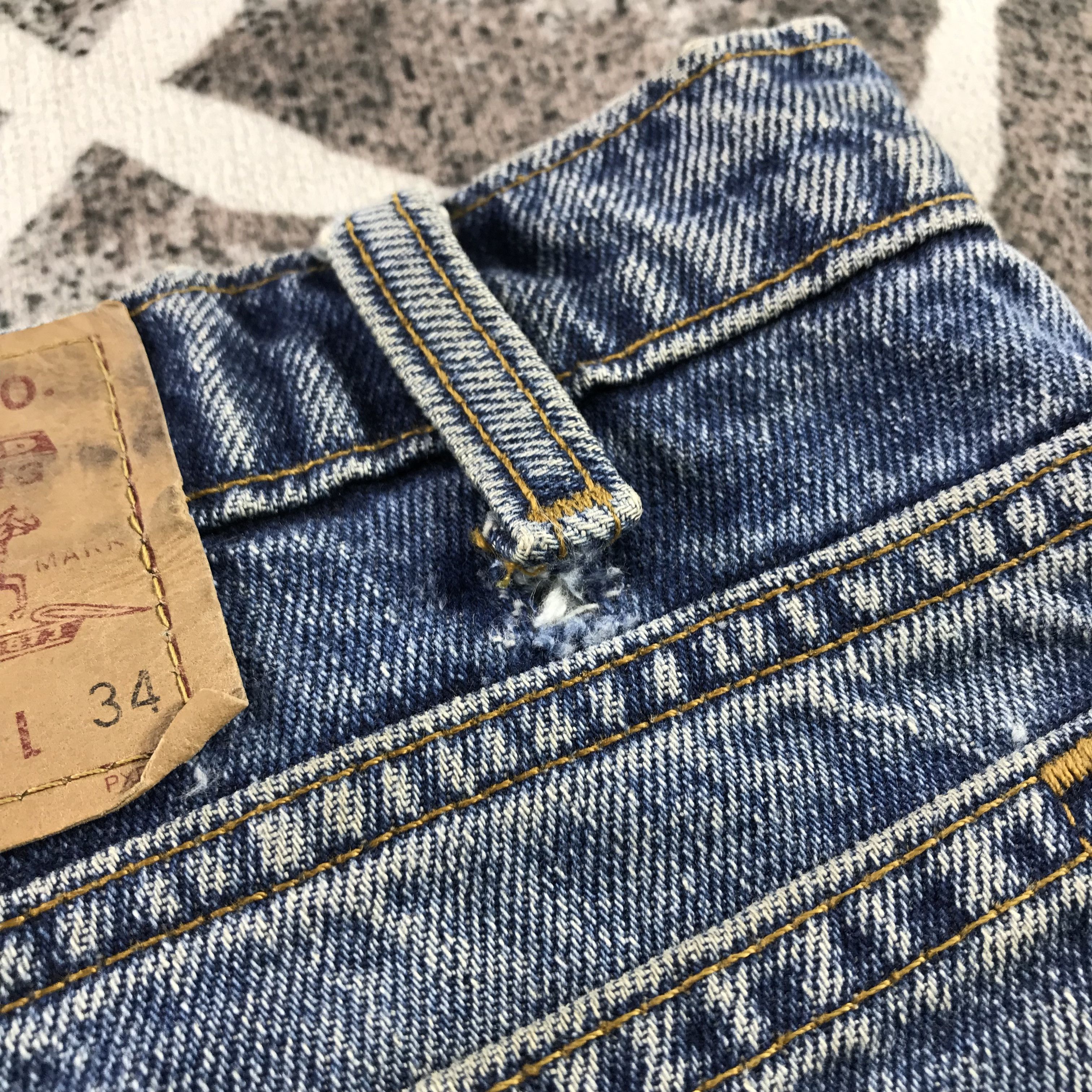 Levi's Vintage Levis 550 Jeans Medium Wash Denim KJ3356 Size US 34 / EU 50 - 8 Thumbnail