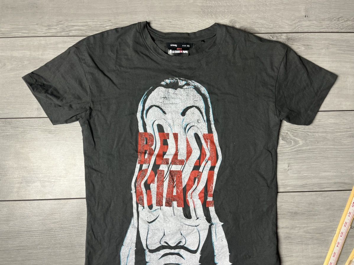 Band Tees Netflix La gasa de papel tshirt movie size Xs/S Size US S / EU 44-46 / 1 - 3 Thumbnail