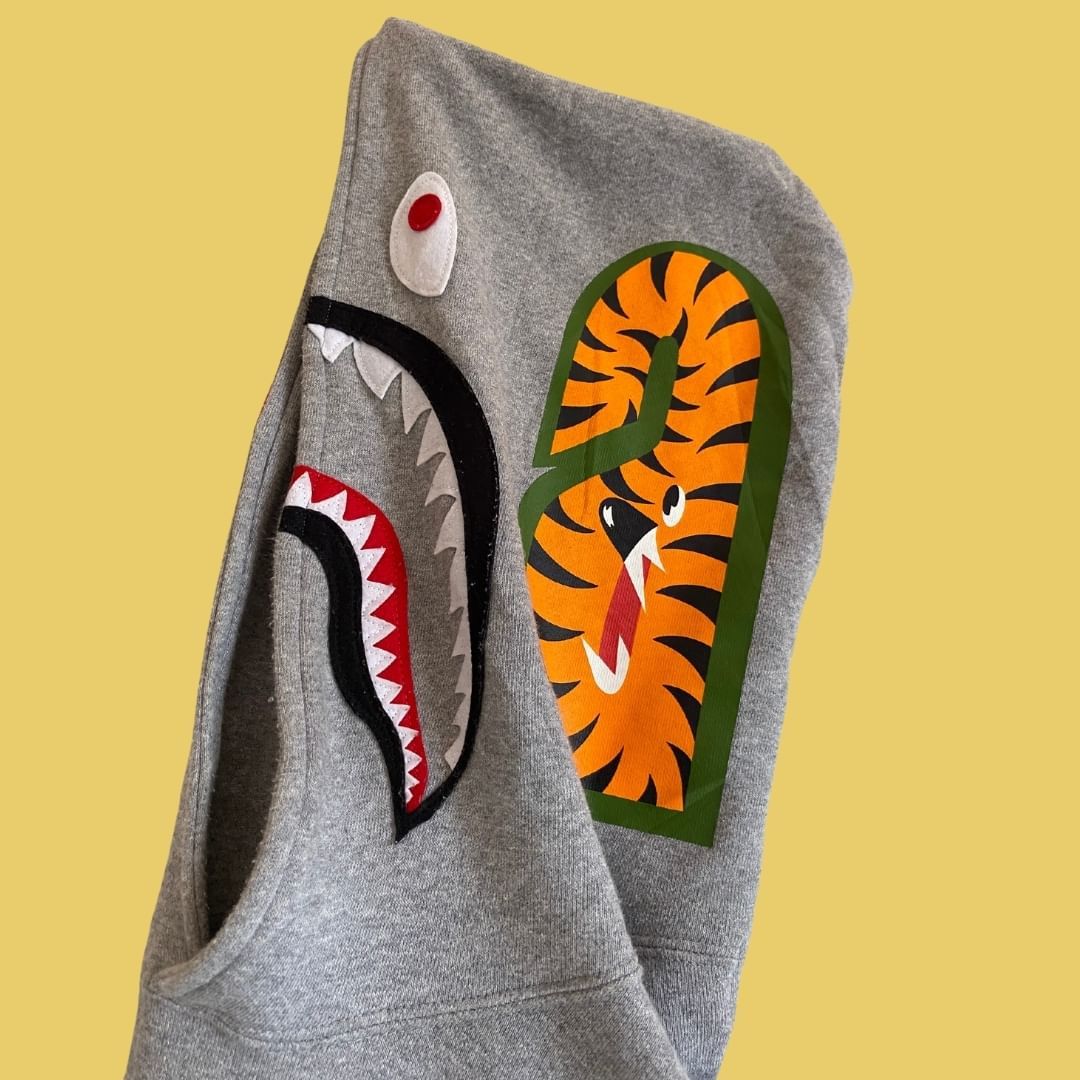 Bape A Bathing Ape Shark Motif Pullover Hoodie Gray - Size M Size US M / EU 48-50 / 2 - 3 Thumbnail