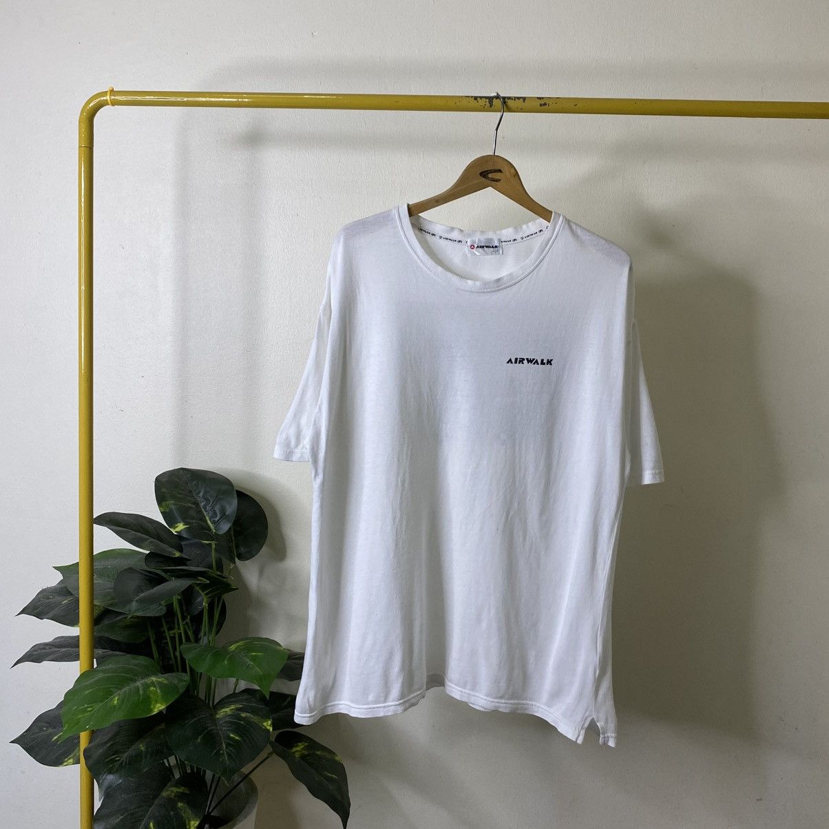 Airwalk Vintage Y2K Airwalk Skateboard Skater Streetwear Tee Size US L / EU 52-54 / 3 - 6 Thumbnail