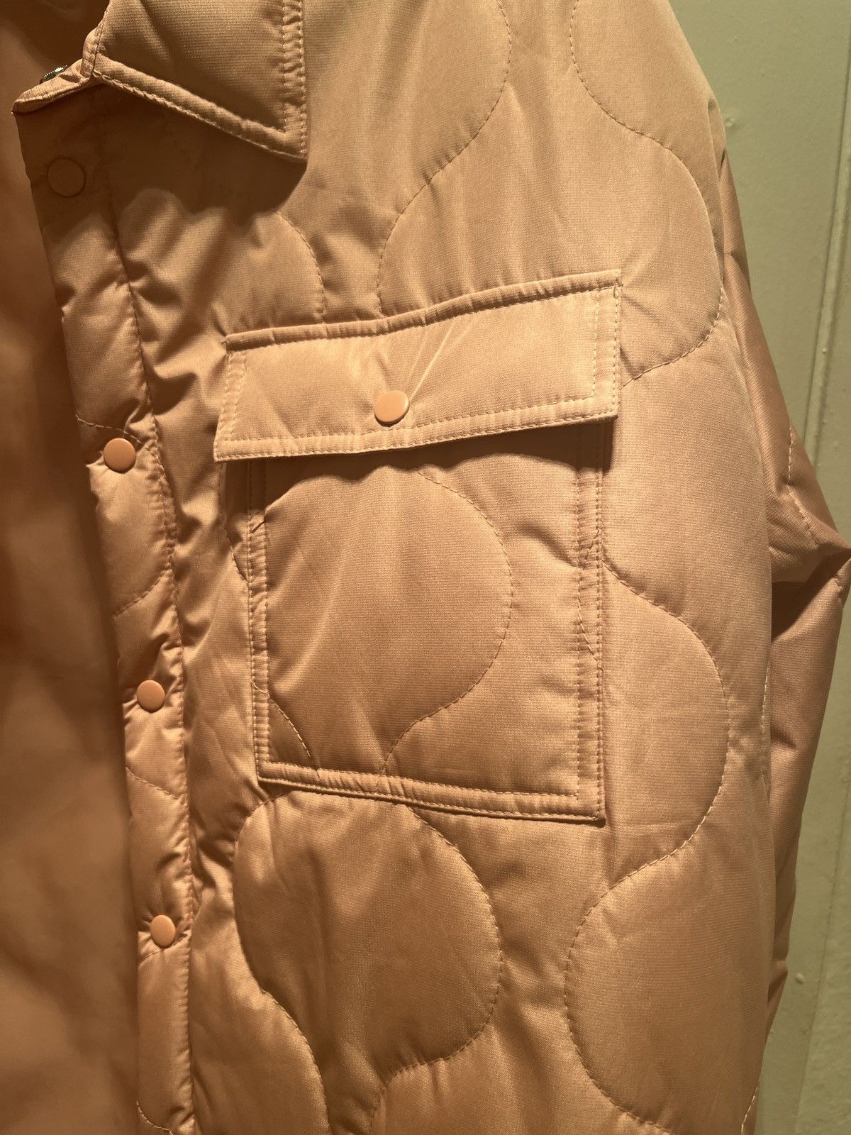 Fashion Nova Fashion Nova / NovaMen Light Pink Quilted Nylon Shacket Size US XL / EU 56 / 4 - 2 Thumbnail