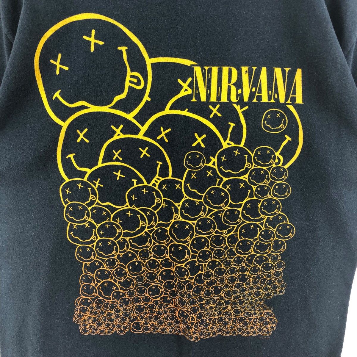Nirvana × Vintage Pick!! Vtg Y2K NIRVANA Many Smile Rock Faded Tee Tshirt Size US L / EU 52-54 / 3 - 7 Thumbnail