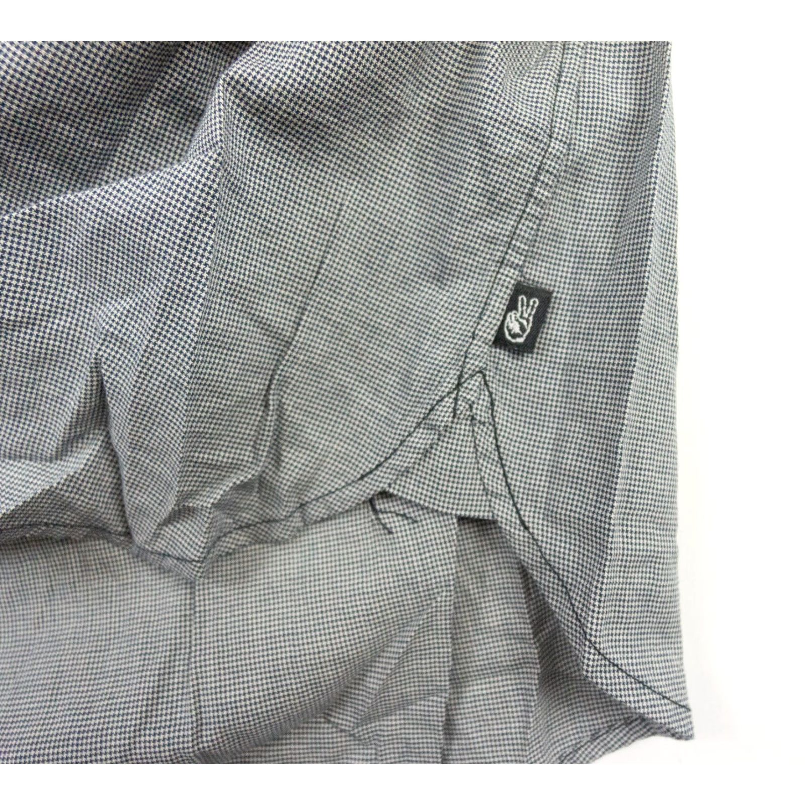 John Varvatos John Varvatos Shirt Mens Medium Gray Lightweight Houndstooth Button-Down Regular Fit Cotton Preppy 90s? (No, avoid adding decade unless present) Size US M / EU 48-50 / 2 - 4 Thumbnail