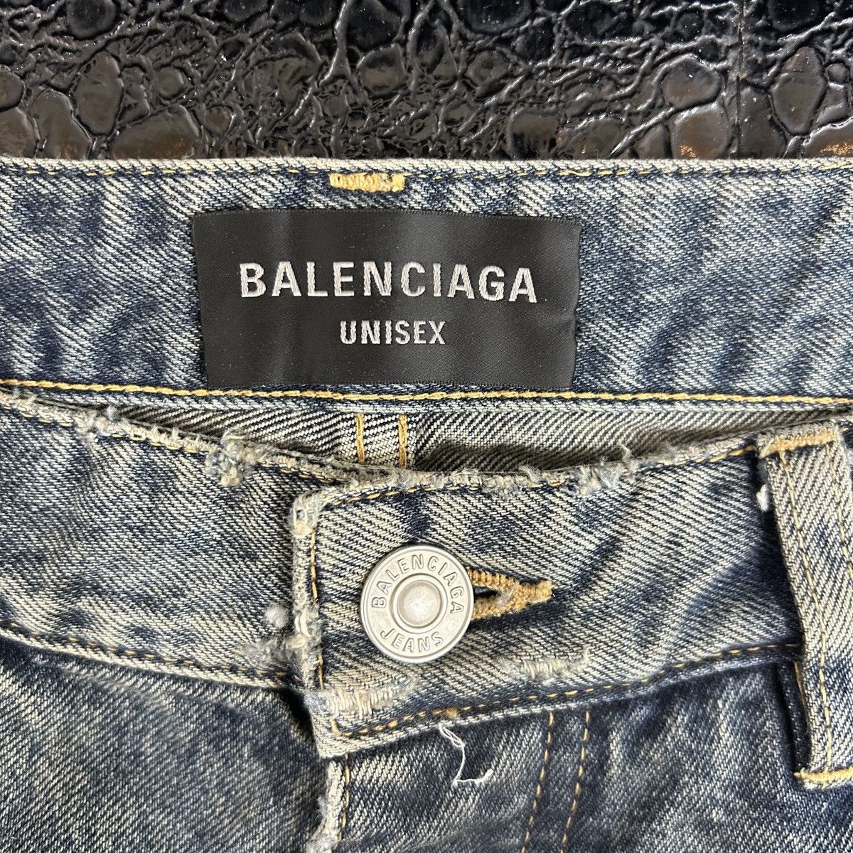 Balenciaga Balenciaga Mud Destroy Baggy Denim Size US 32 / EU 48 - 3 Thumbnail