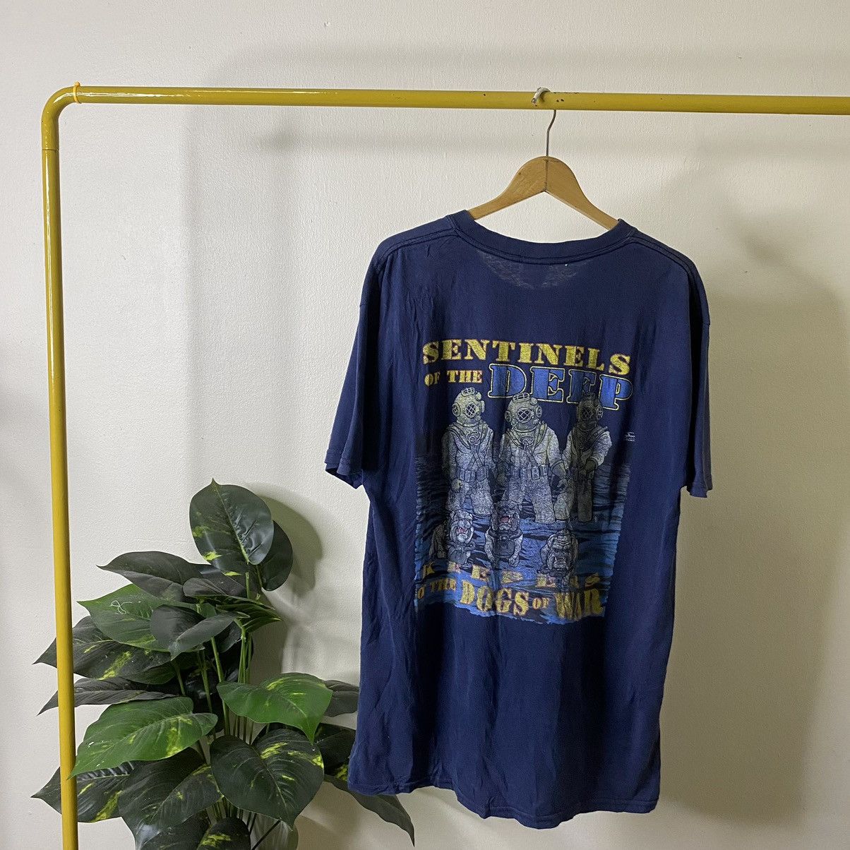 Vintage Vintage 2000s Marine Reconnaissance Dive Locker Tee Size US L / EU 52-54 / 3 - 1 Thumbnail