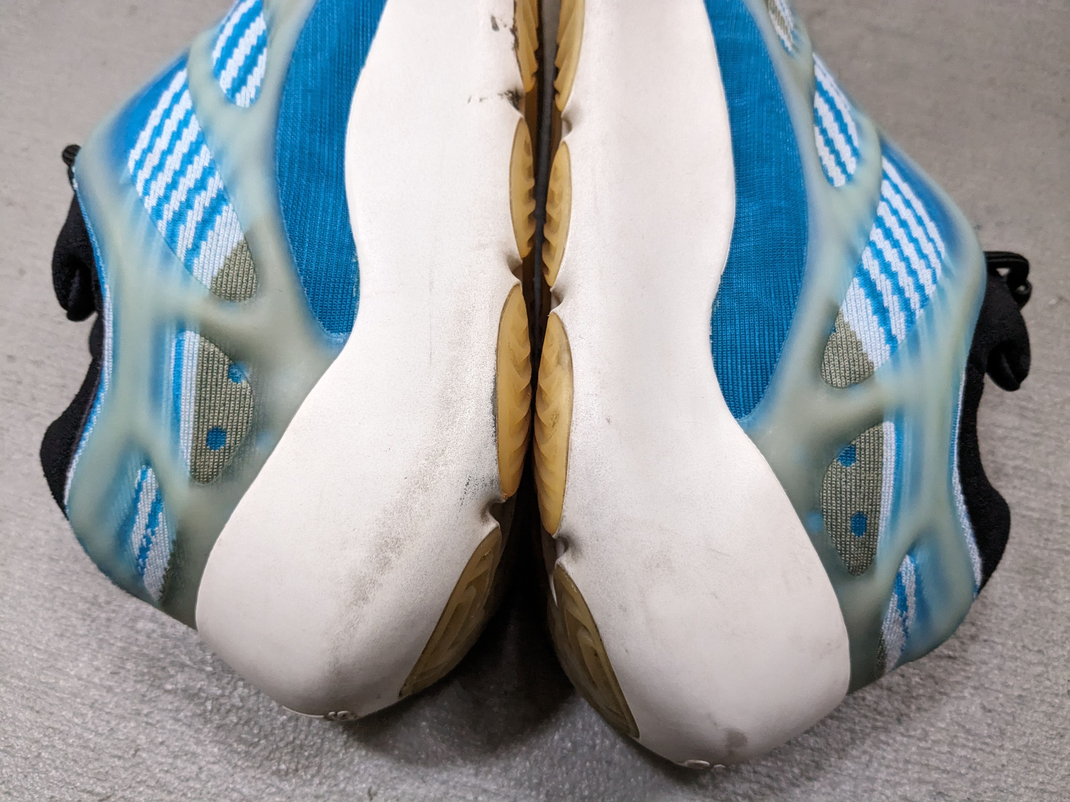 Adidas × Kanye West Adidas Yeezy 700 V3 Arzareth Blue Size 12 White G54850 Size US 12 / EU 45 - 8 Thumbnail