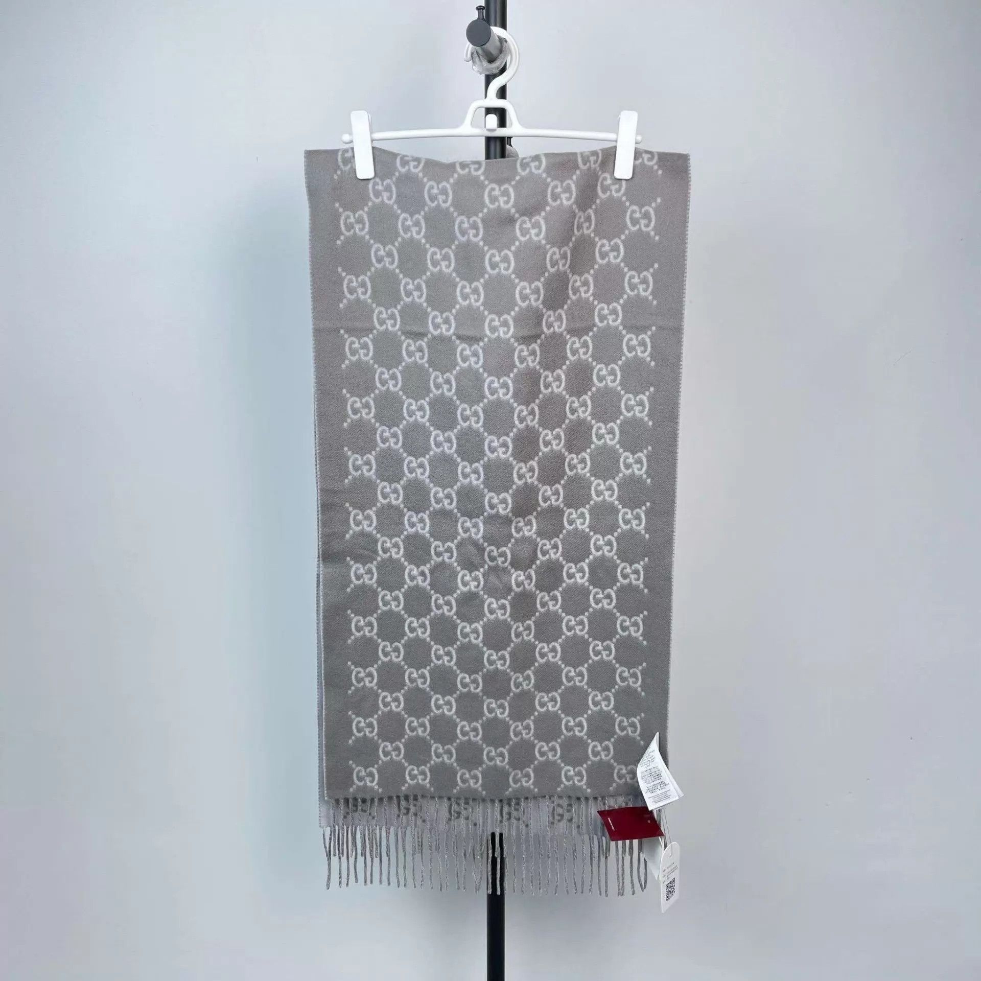 Gucci Gucci 98 new cashmere GG jacquard gray scarf 45x190cm Size ONE SIZE - 1 Thumbnail