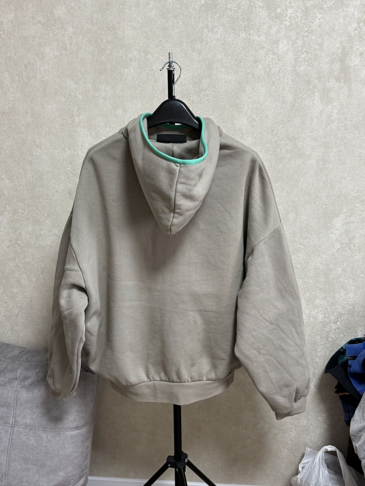 Fear of God Rare Essentials Fear of God oversized box fit hoodie size M Size US M / EU 48-50 / 2 - 16 Thumbnail