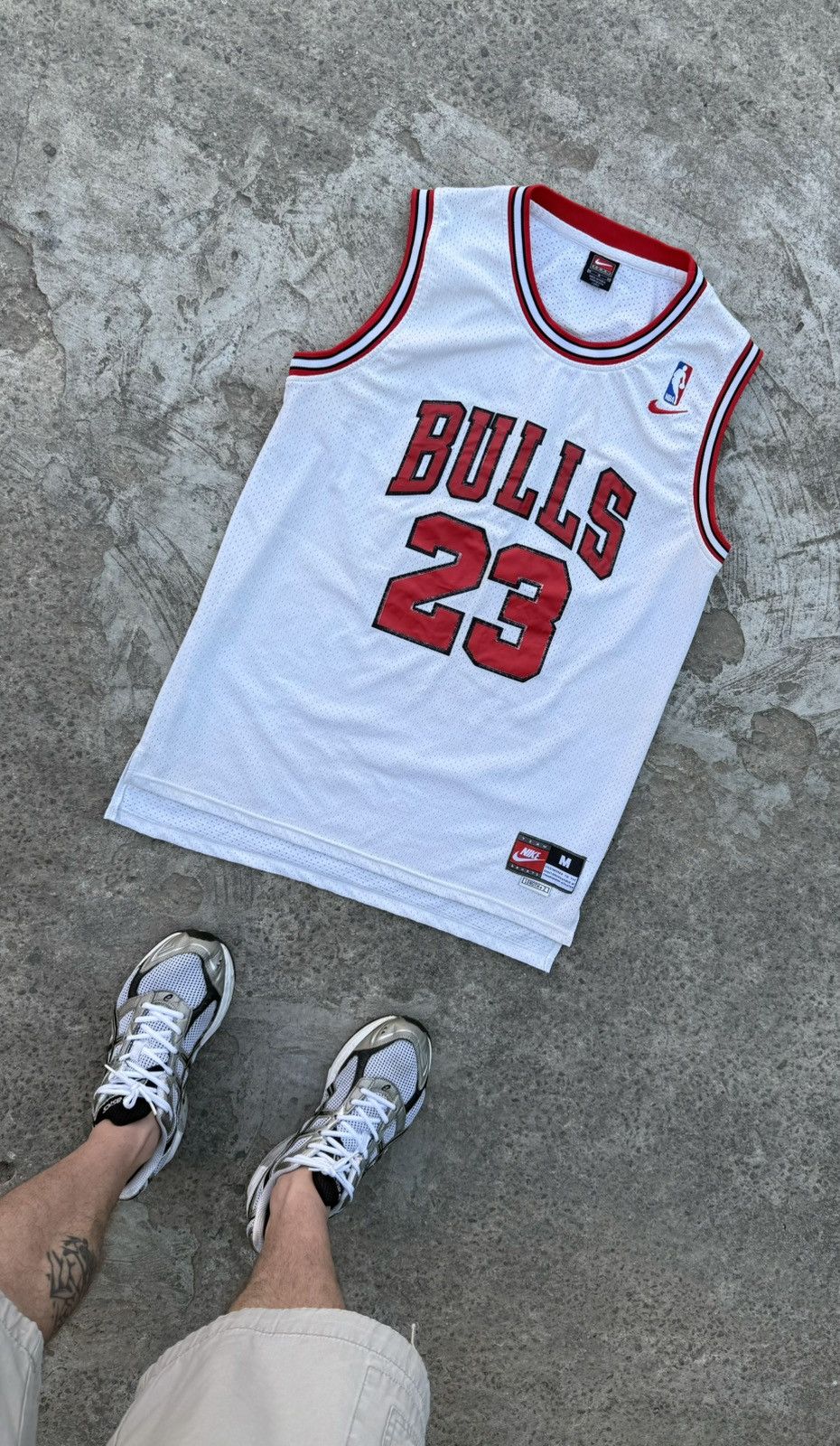 NBA Vintage Y2K Nike Chicago Bulls Michael Jordan 23 Jersey Size US M / EU 48-50 / 2 - 9 Thumbnail