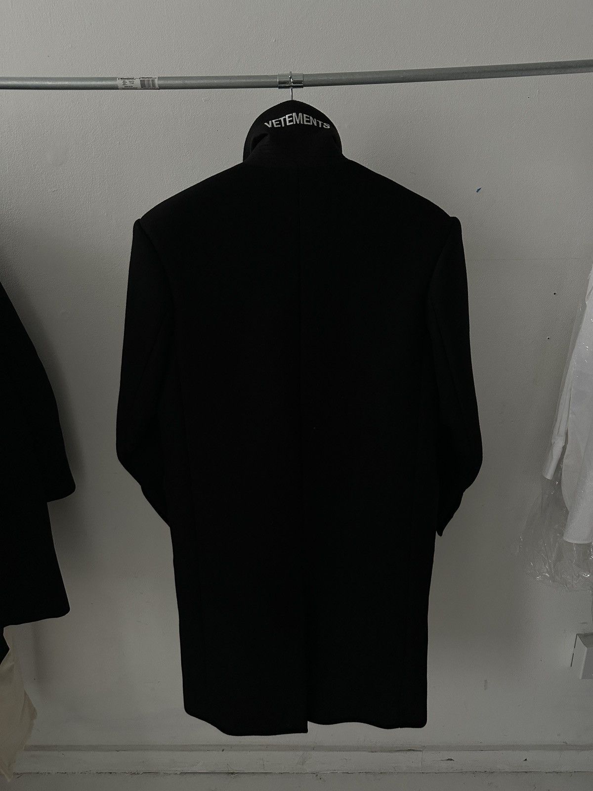 Vetements Vetements 2017 Transforming Oversized Steroid Coat, Medium Size US L / EU 52-54 / 3 - 12 Thumbnail