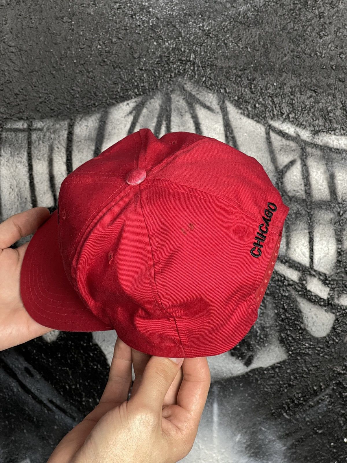 NBA × Vintage Vintage Chicago Bulls 90s Red Hats Cap Size ONE SIZE - 5 Thumbnail