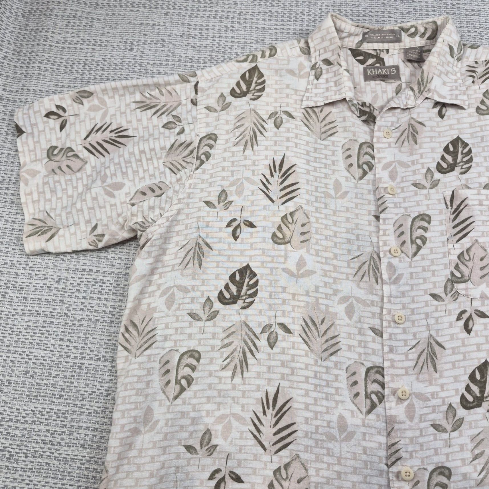 Arrow VINTAGE Arrow Shirt Mens XL Khaki's By Arrow Button-Up Beige Linen Cotton Floral Short Sleeve 90s Tropical Hawaiian Aloha Leaf Print Size US XL / EU 56 / 4 - 3 Thumbnail