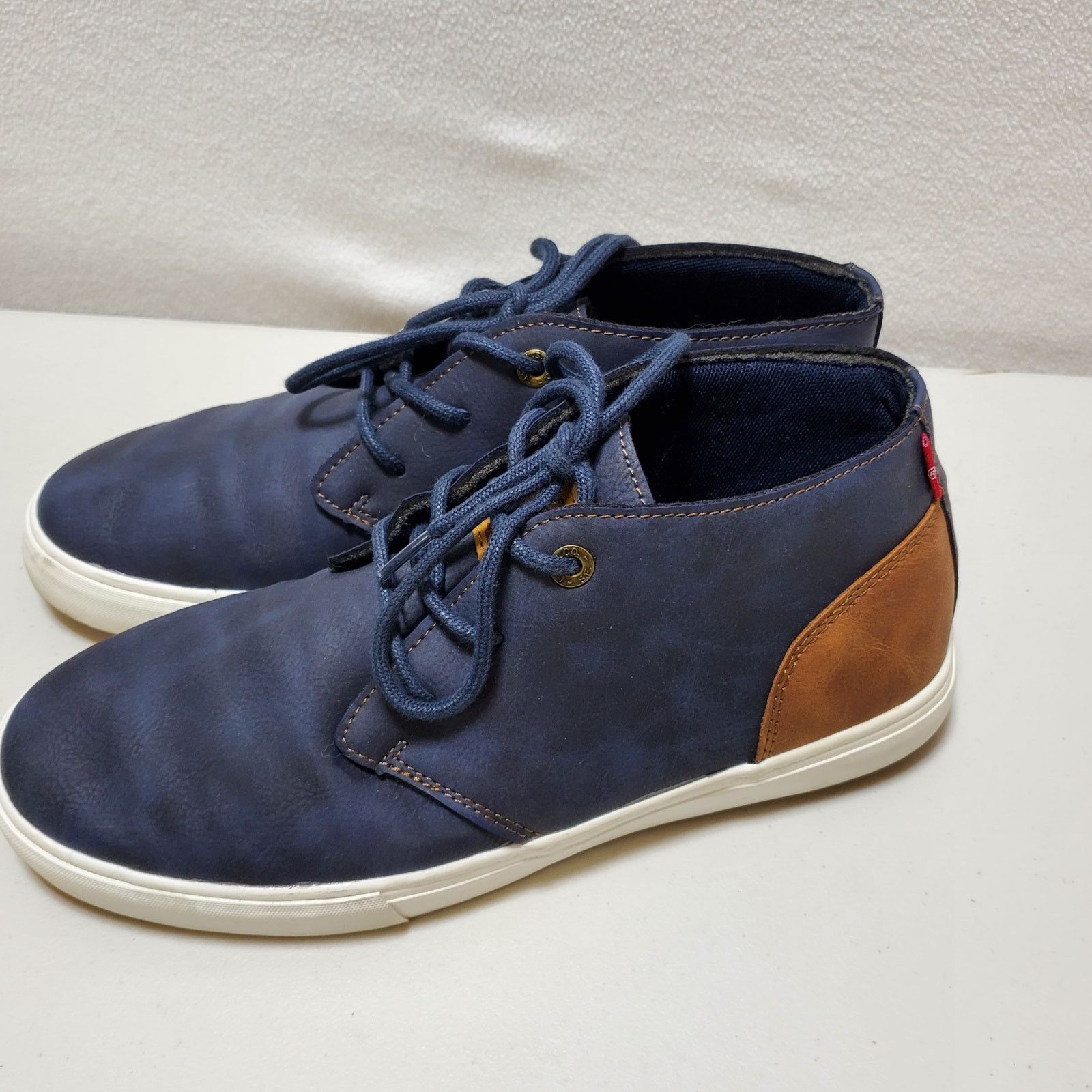 Levi's Levis Comfort Sneakers Shoes Men 8.5 Synthetic Upper Lace Up Size US 8.5 / EU 41-42 - 2 Thumbnail