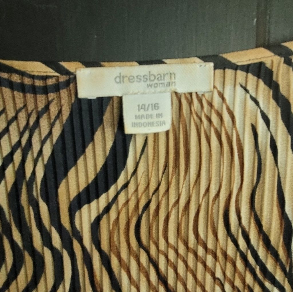 Other Dressbarn woman, NWOT, black & tan stripe blouse,14/16. Size XXL / US 16-18 / IT 52-54 - 3 Thumbnail