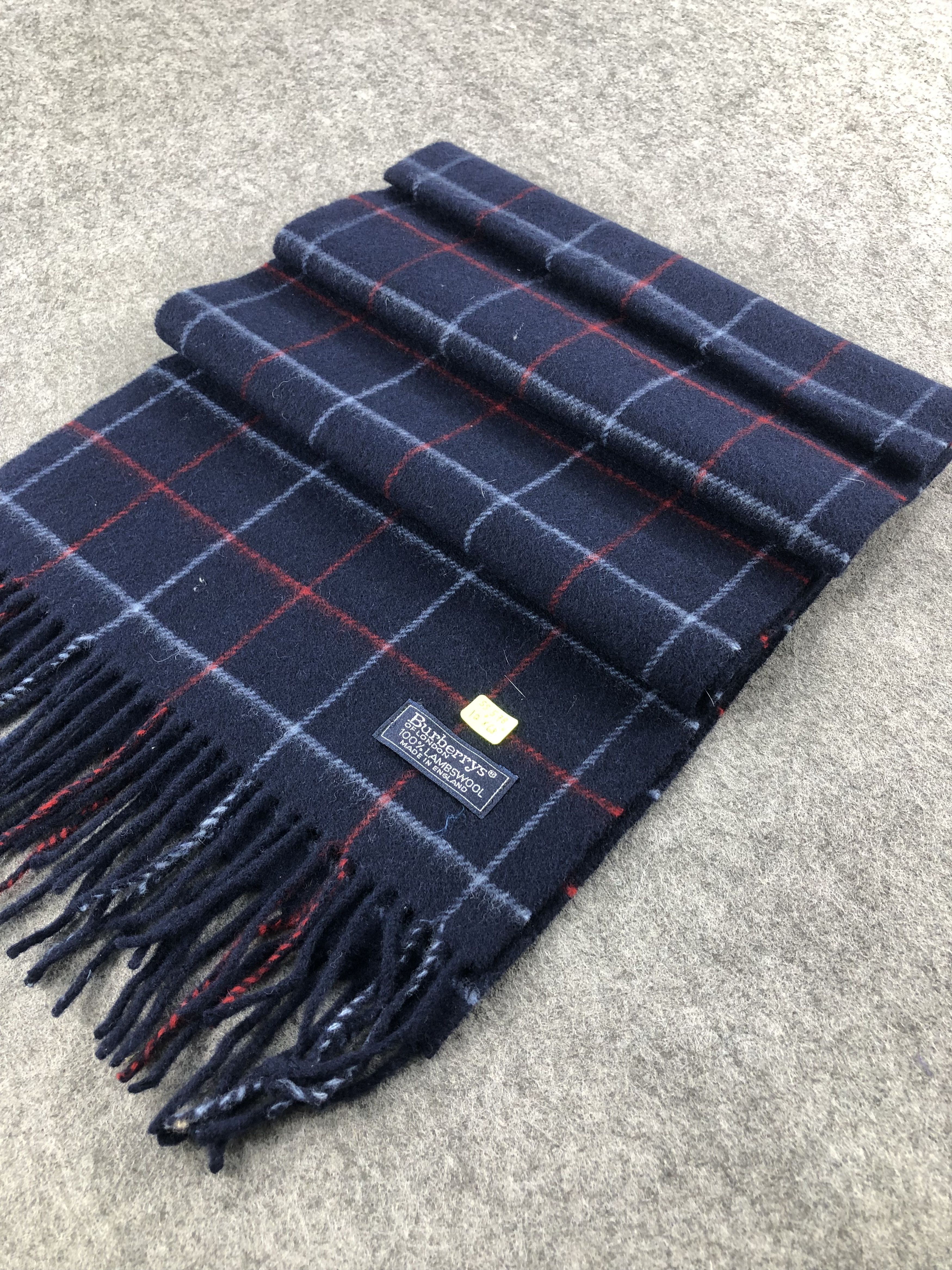 Burberry Burberry Scarf / Muffler / Neckwear Size ONE SIZE - 3 Thumbnail