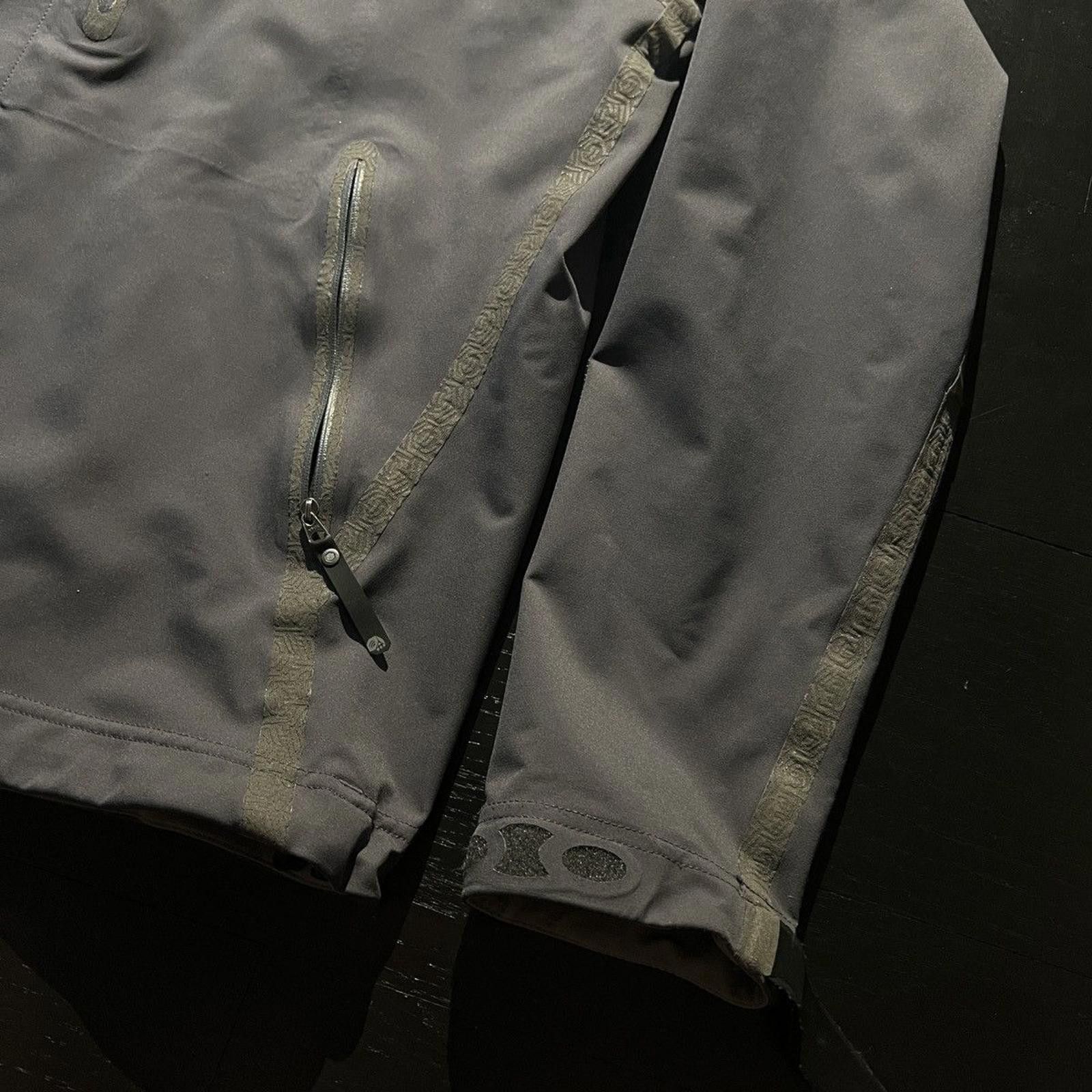Mountain Hardwear Vintage Mountain Hardwear Taped Conduit Softshell Jacket Size US L / EU 52-54 / 3 - 2 Thumbnail