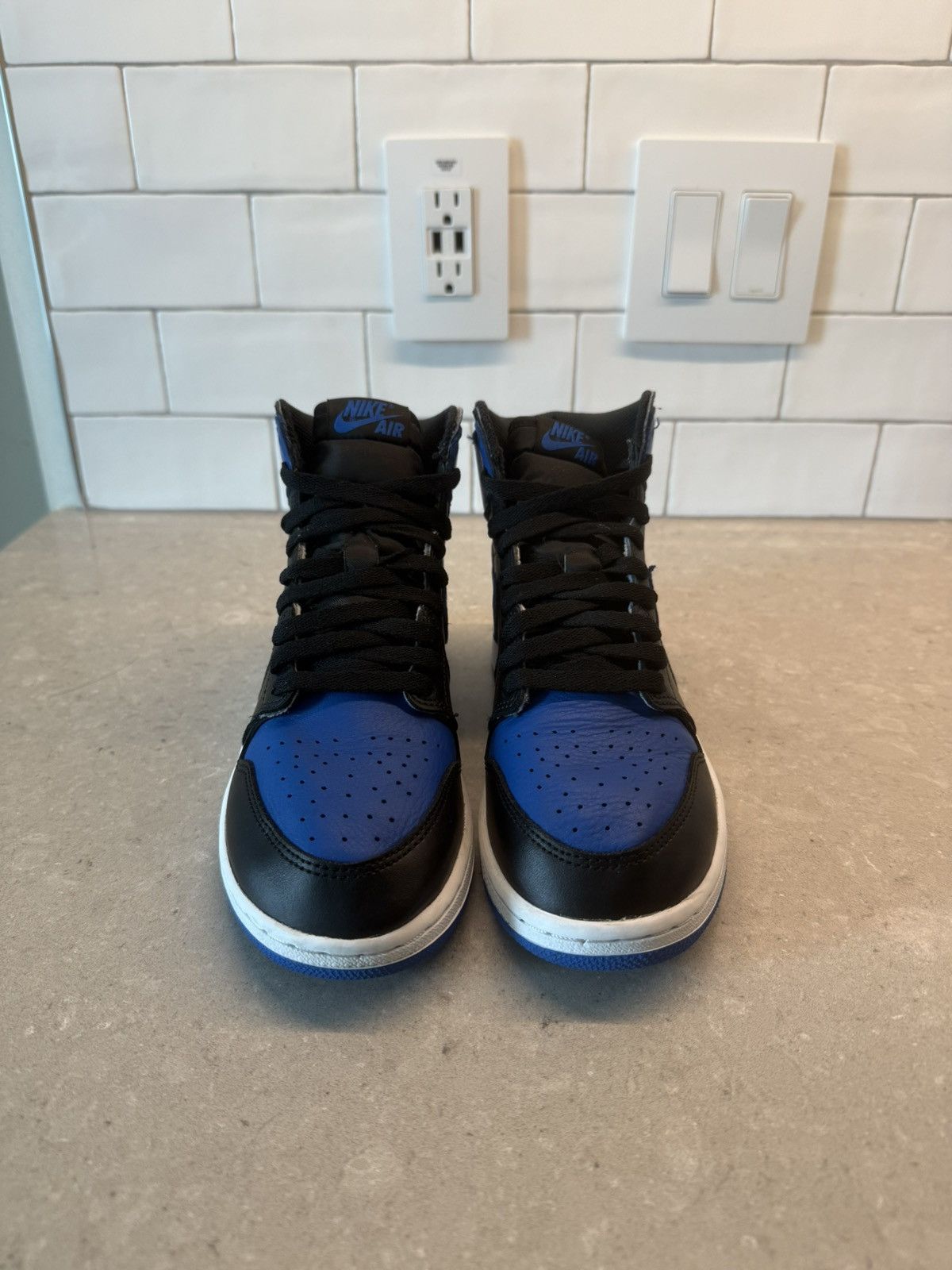 Nike Size 7Y - Jordan 1 Royal Blue HIGH OG Size US 7 / EU 40 - 3 Thumbnail