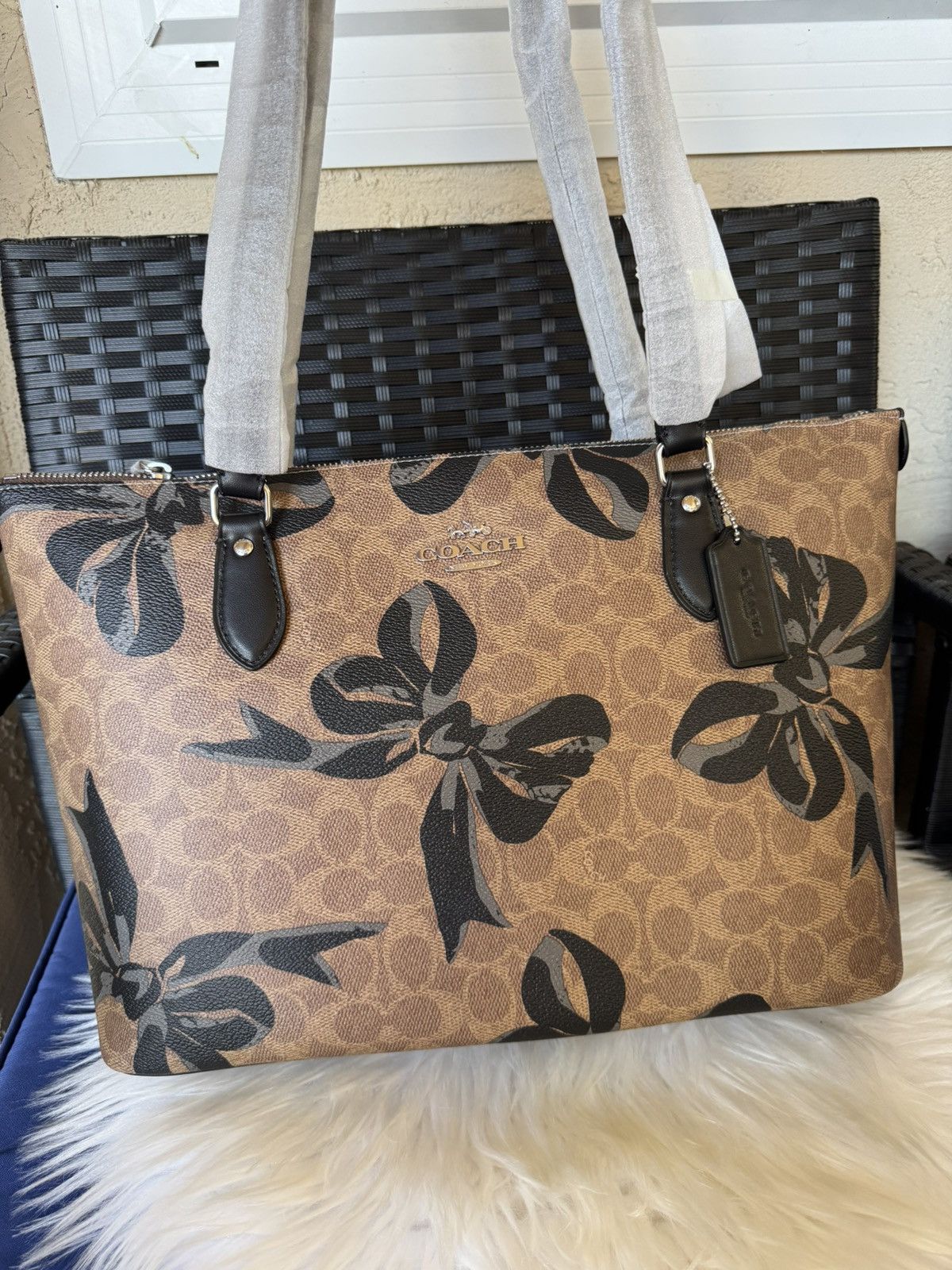 Coach Gallery Tote Bag In Signature Canvas With Bow Cz174 in Brown, Women's