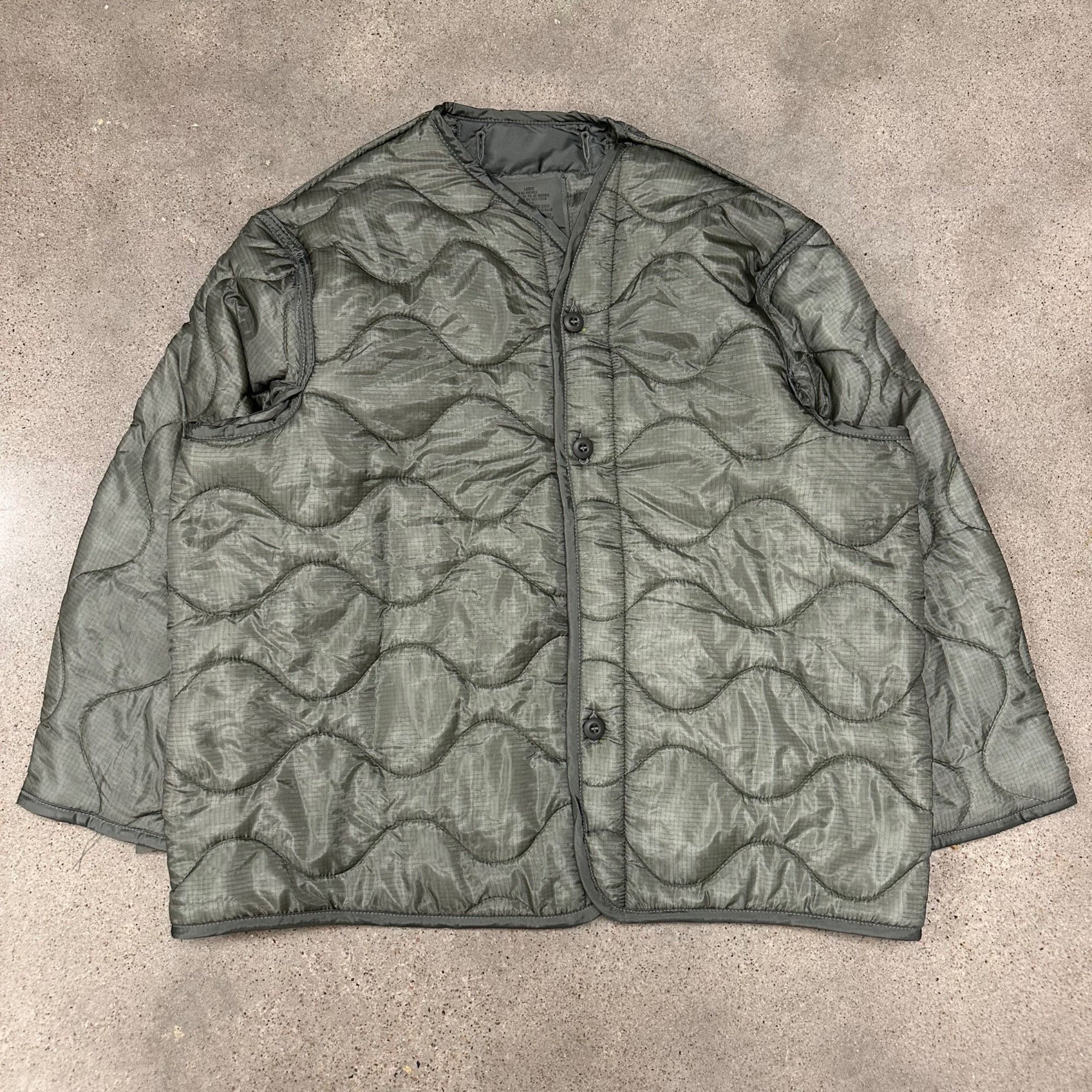 Vintage Vintage New Oldstock Military Liner Quilted Jacket Size US L / EU 52-54 / 3 - 1 Thumbnail