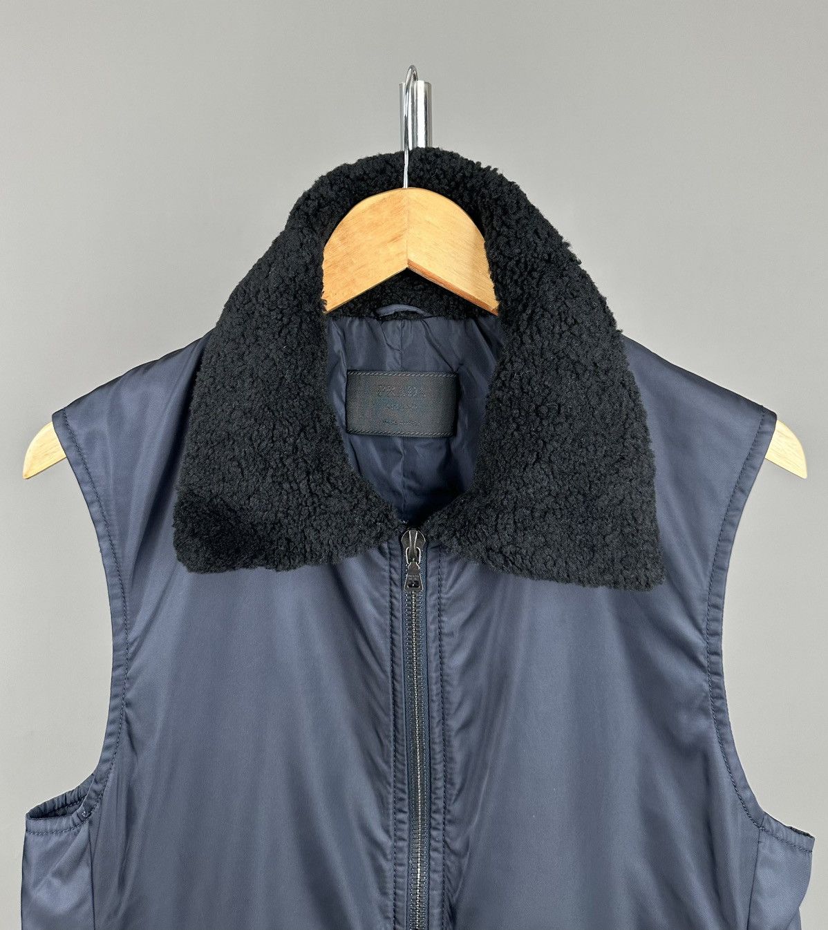 Prada Prada - Collared Nylon Technical Vest - Faux Sherling Collar Size M / US 6-8 / IT 42-44 - 2 Thumbnail