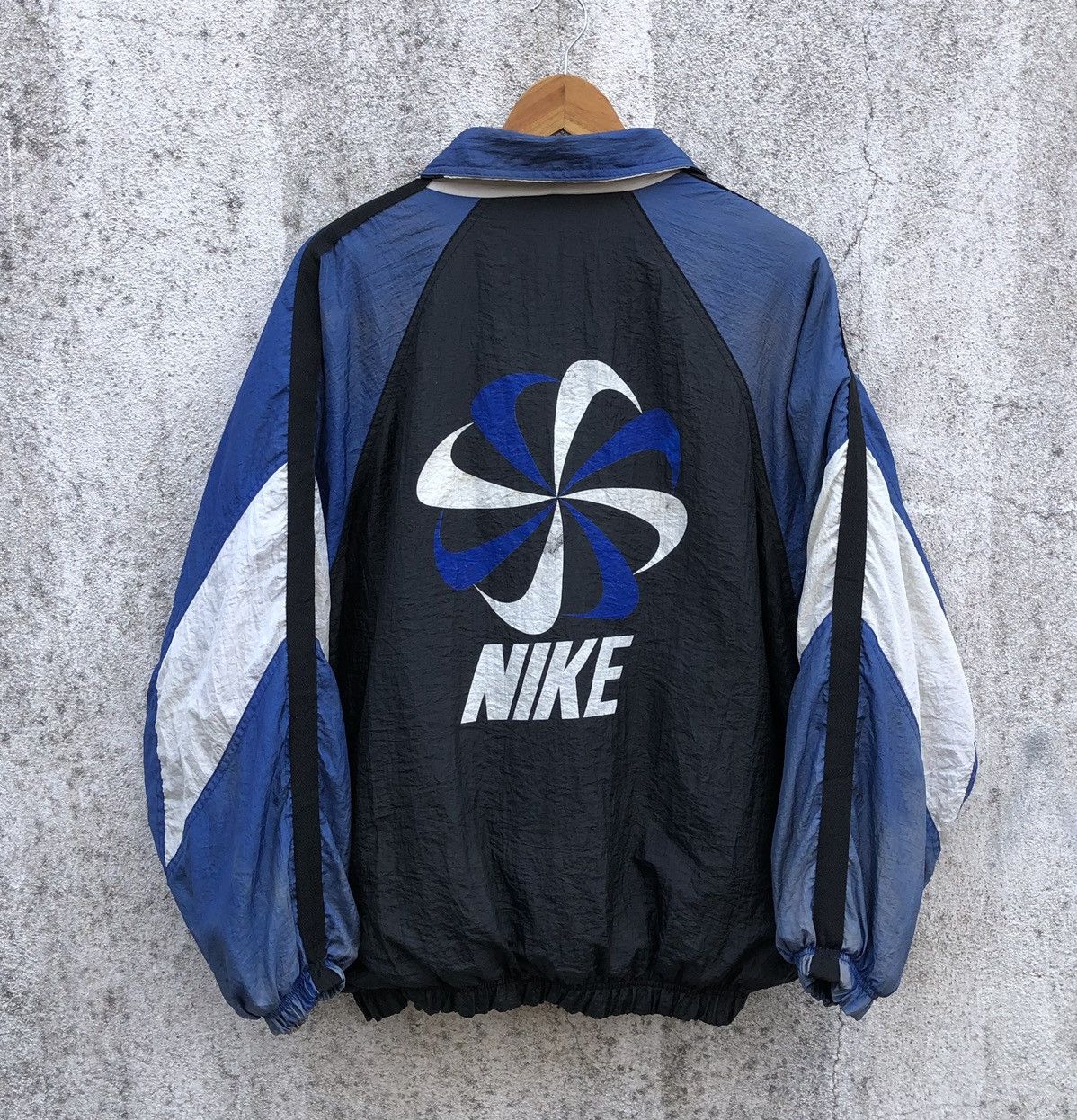 Vintage Vintage 80-90s Nike Pinwheel Big Logo Windbreaker Jacket Size US XL / EU 56 / 4 - 7 Thumbnail