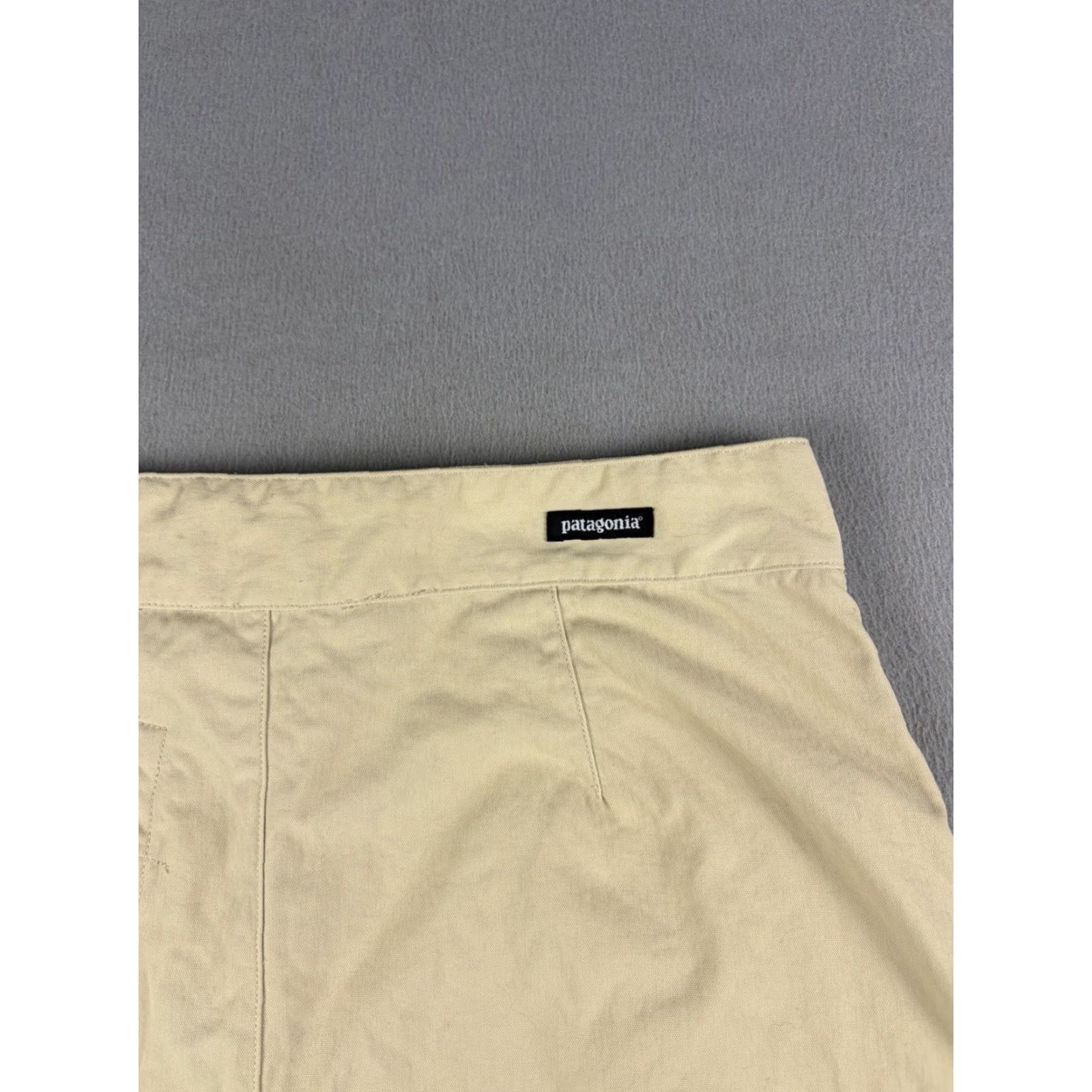 Patagonia VINTAGE Patagonia Skirt Women’s 14 Beige Nylon Pleated Front Outdoors Cargo Pockets Lightweight Long Size 36" / US 14 / IT 50 - 7 Thumbnail