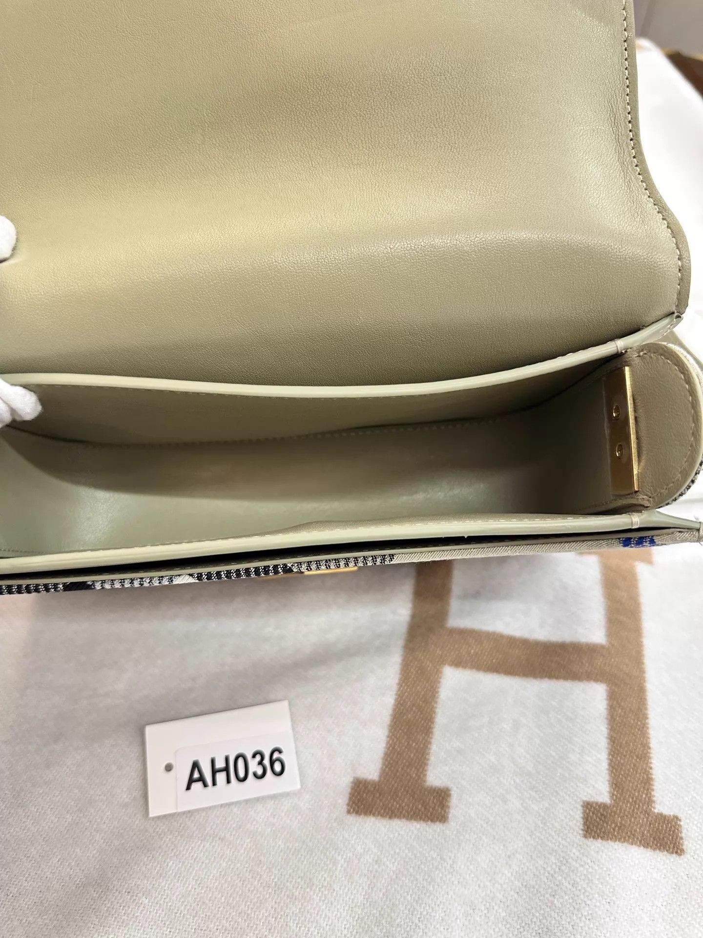 Burberry Burberry Check Snip Crossbody/Shoulder Bag AH036 WTS 23x7x17 Size ONE SIZE - 7 Thumbnail