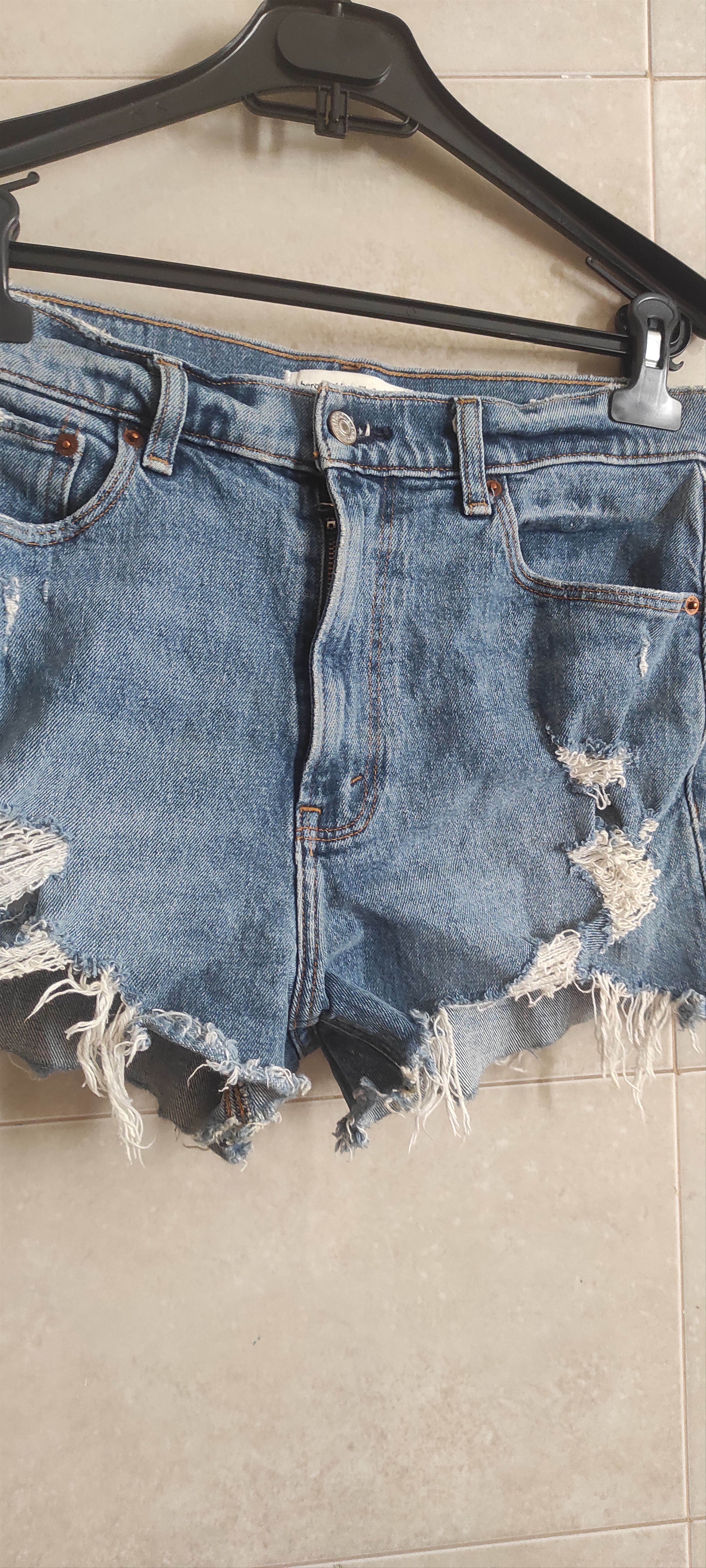 Abercrombie & Fitch Abercrombie & Fitch The Mom Shorts Mid Rise Distressed Sz 28 Size 28" / US 6 / IT 42 - 4 Thumbnail