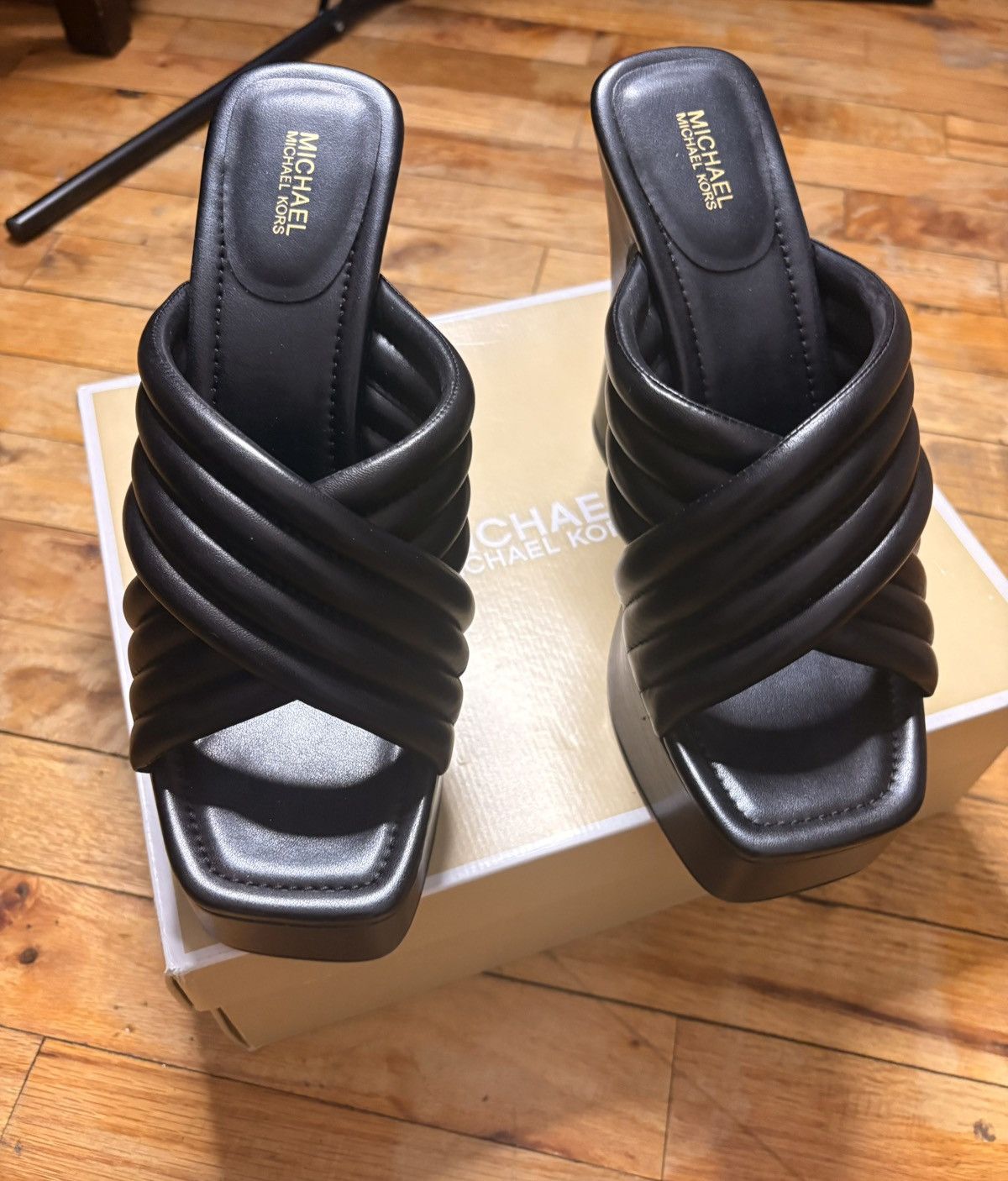 Michael Kors Michael Kors quilted, block heel, platform sandals Size US 10 / IT 40 - 3 Thumbnail