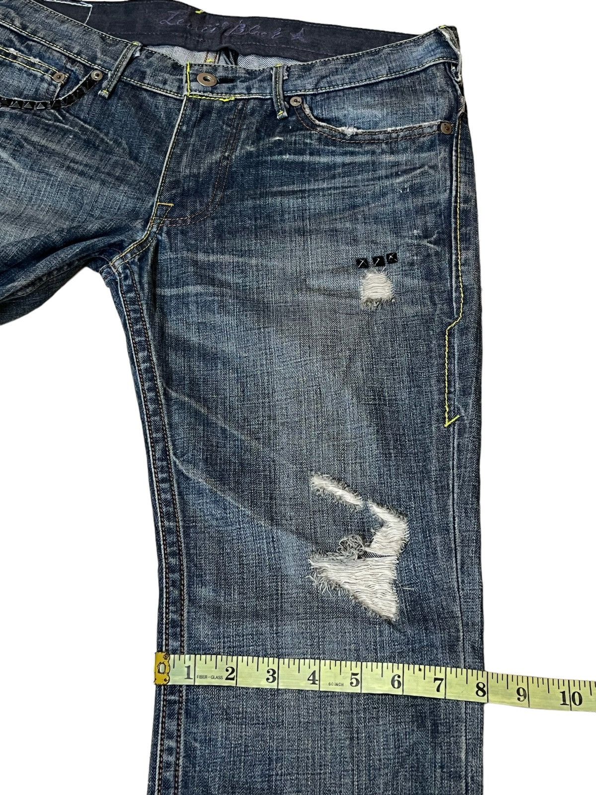 Levi's VINTAGE LEVI’S BLACK STAR CUSTOM STUD DISTRESSED DENIM Size US 33 - 12 Thumbnail