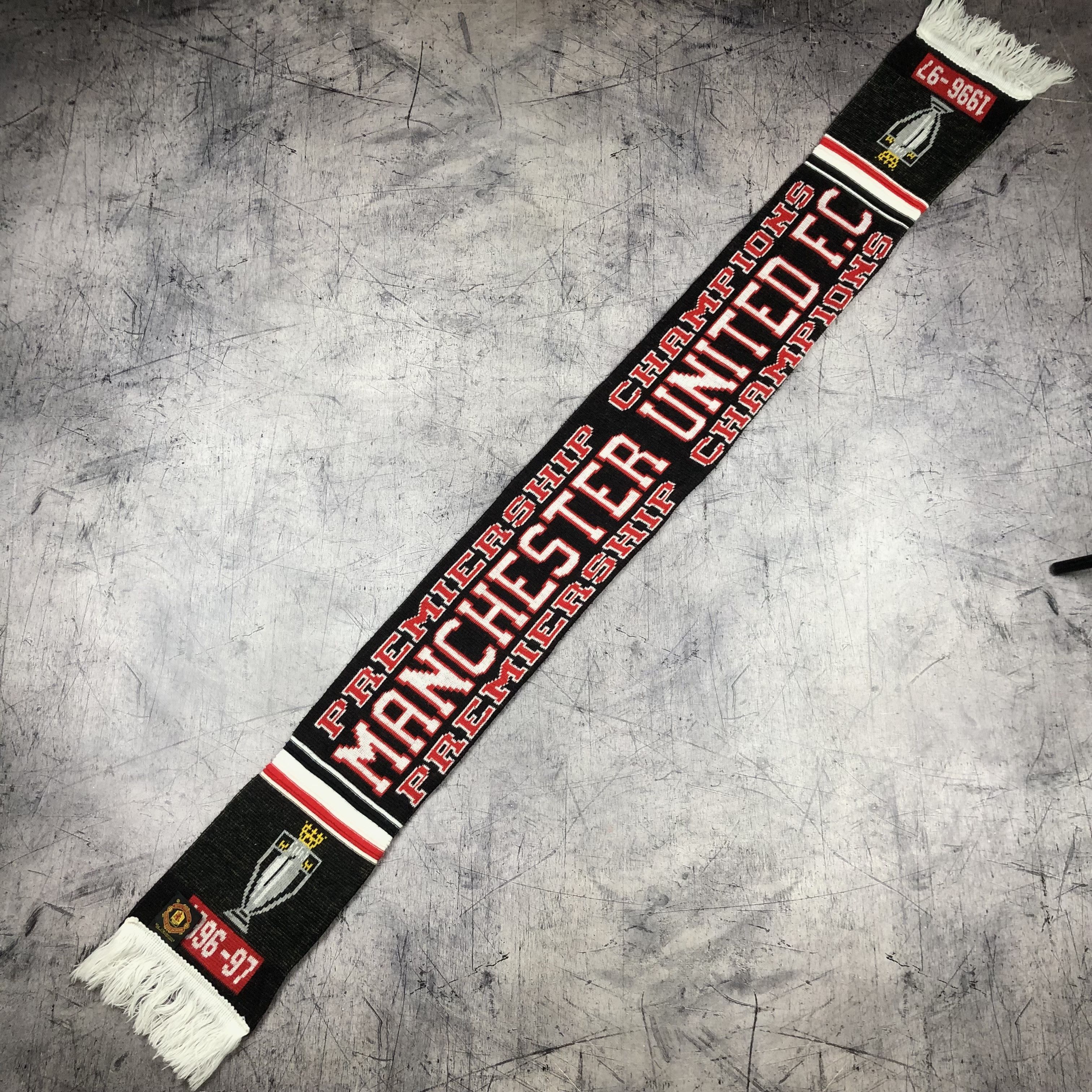 Vintage Manchester United FC 1996-1997 Premiership Scarf Flag Size ONE SIZE - 9 Thumbnail