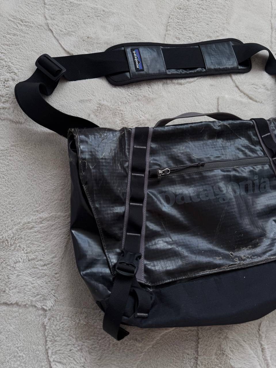 Patagonia Vintage Patagonia Black Hole Messenger Bag RaRE Y2K Size ONE SIZE - 4 Thumbnail