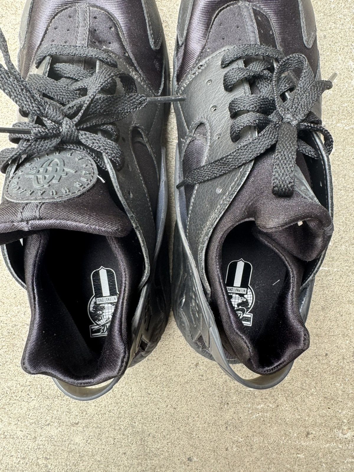 Nike NIKE AIR HUARACHE TRIPLE BLACK SIZE 15 Size US 15 / EU 48 - 6 Thumbnail