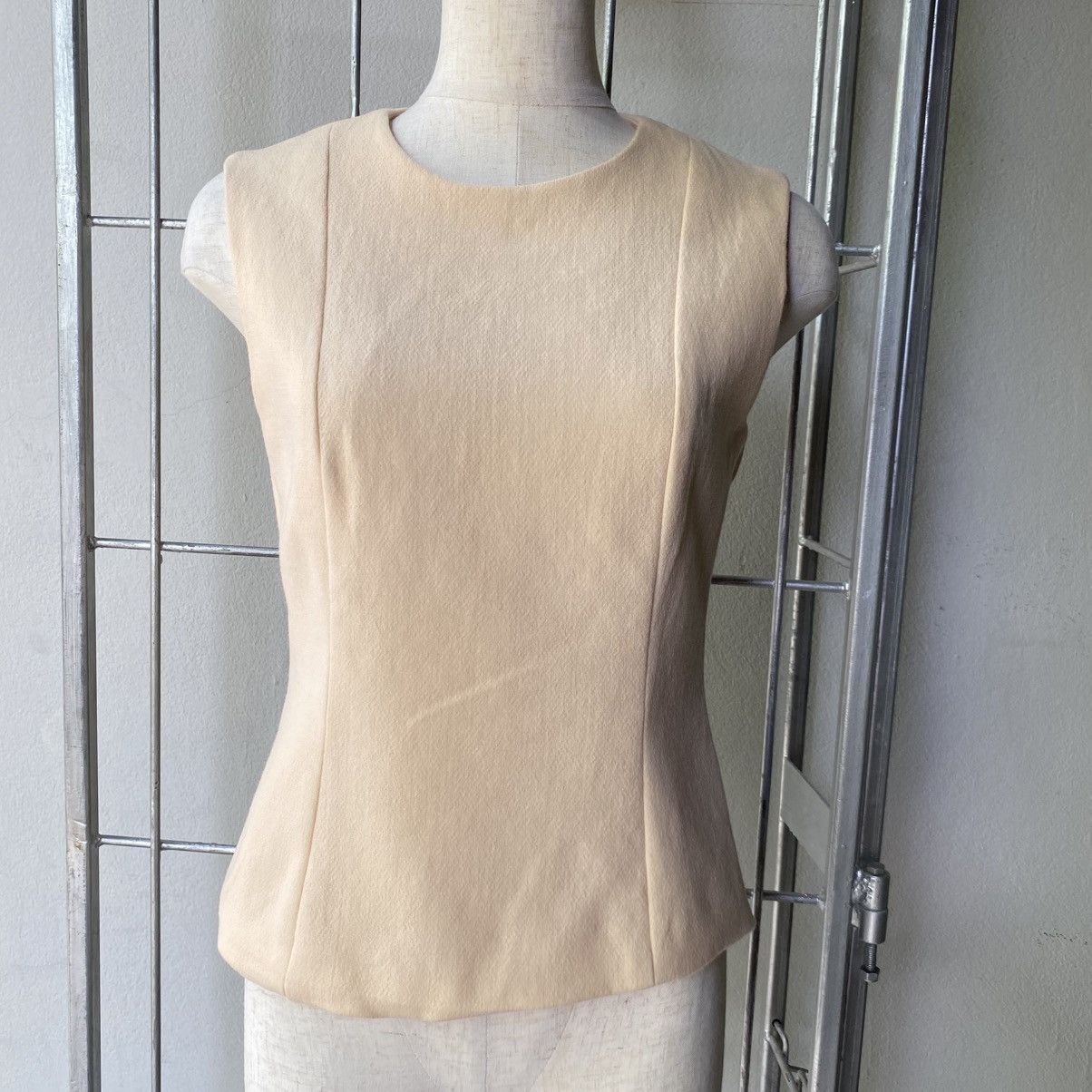 Pierre Cardin Pierre Cardin Beige Sleeveless Blouse Size S / US 4 / IT 40 - 2 Thumbnail