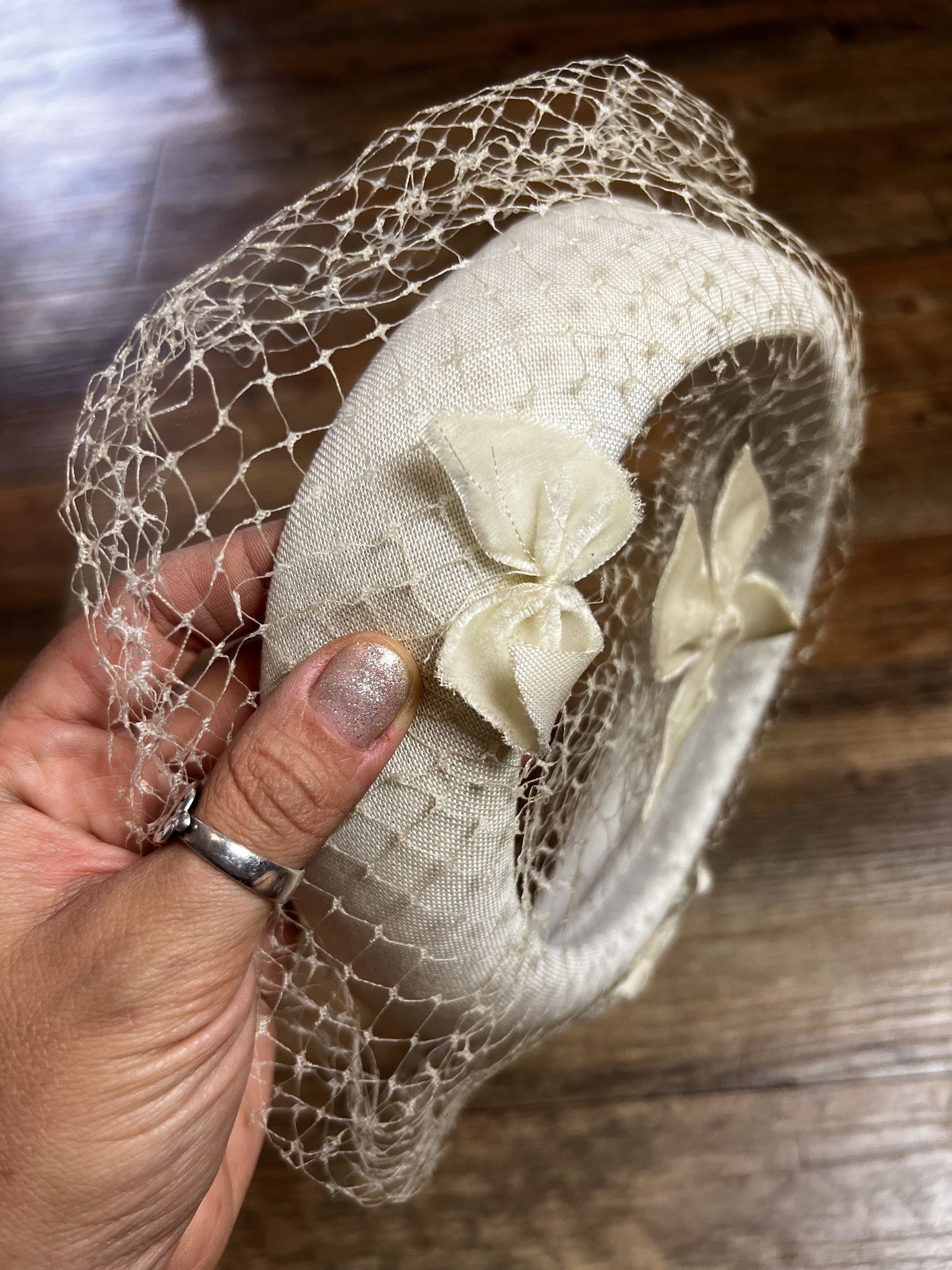 Vintage Vintage 1950's-1960's White Wedding Bridal Fascinator Hat Size ONE SIZE - 5 Thumbnail