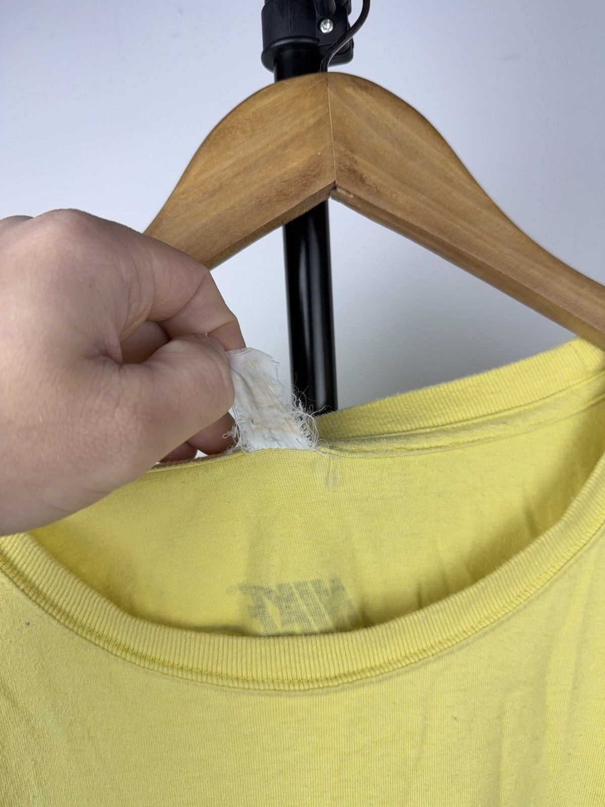 Nike Vintage Retro USA 90s Nike Yellow Tee with Big Swoosh Logo Size US XL / EU 56 / 4 - 9 Thumbnail