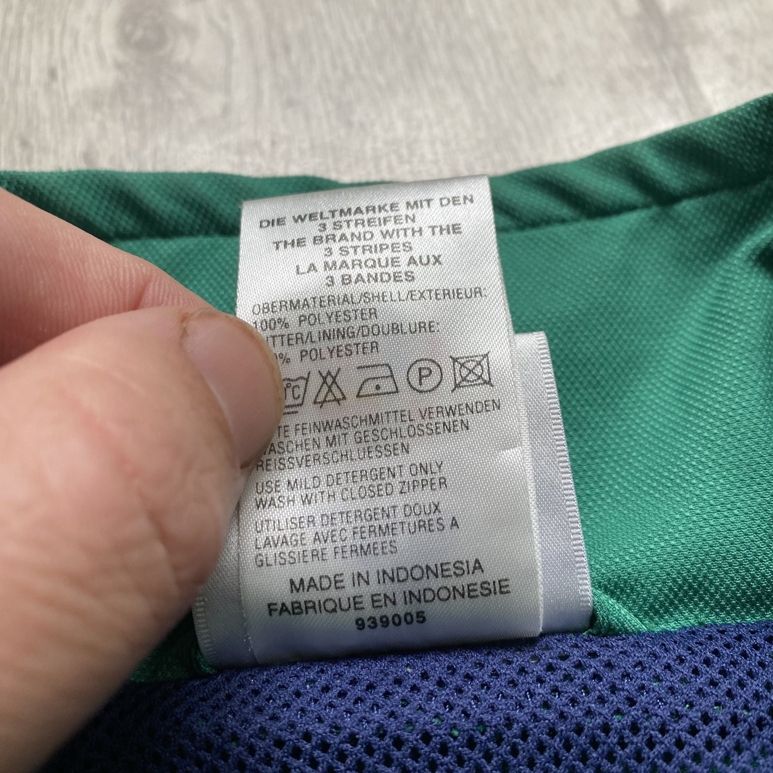Adidas Vintage 90s Adidas Nylon track jacket Windbreaker Boxy fit Size US L / EU 52-54 / 3 - 8 Thumbnail