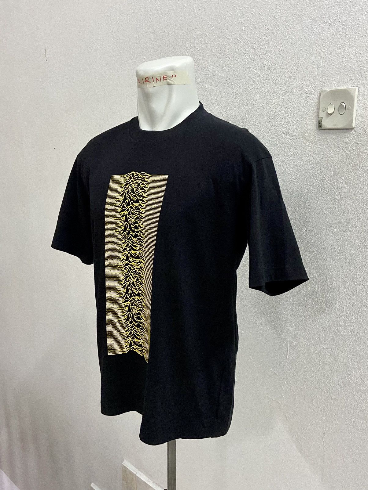 Band Tees × Uniqlo PETER SAVILLE JOY DIVISION TEE Size US S / EU 44-46 / 1 - 5 Thumbnail