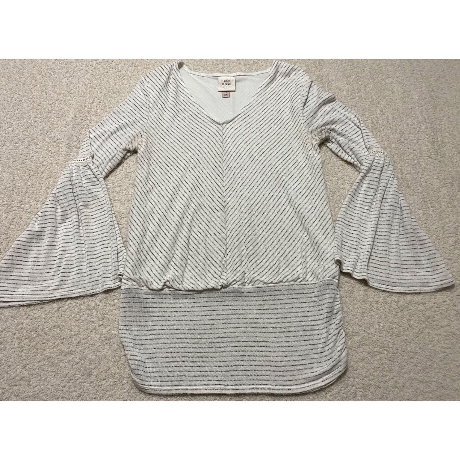Vintage Knox Rose Shirt Womens Small White Rayon V-Neck Long Sleeve Striped Bell Sleeve Casual Blouse Size S / US 4 / IT 40 - 3 Thumbnail