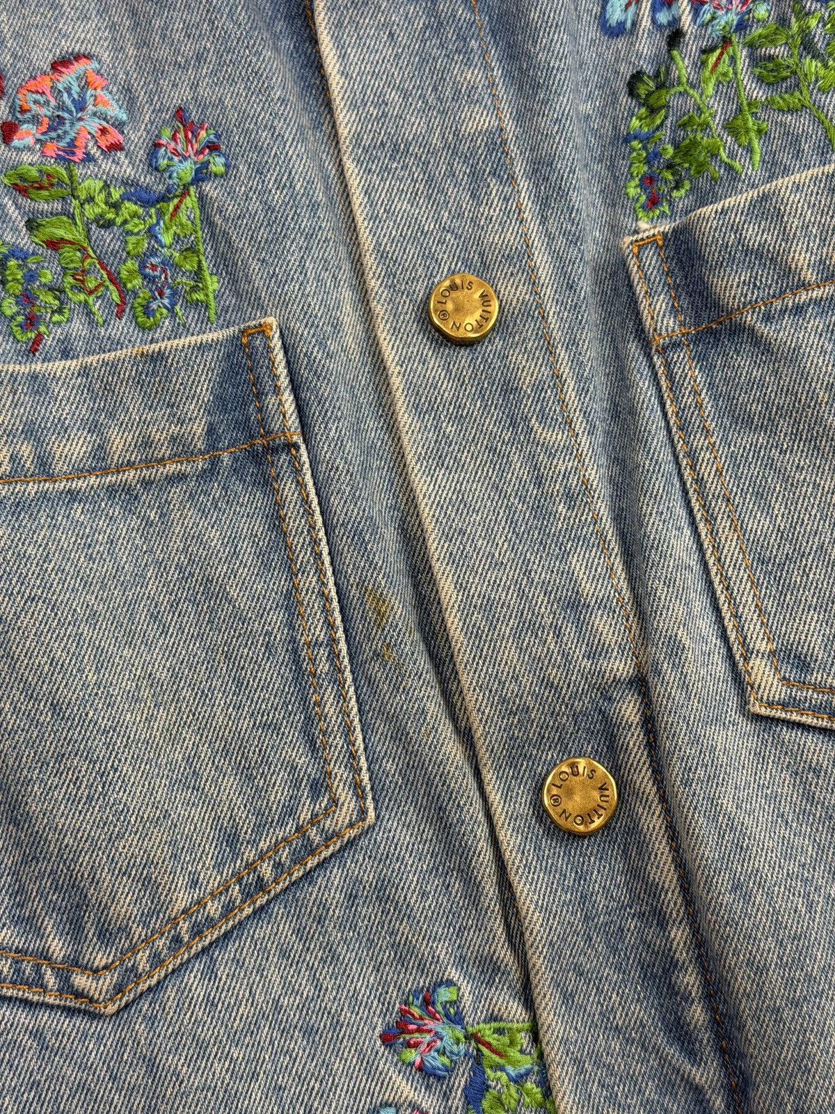 Louis Vuitton SS22 FLORAL EMBROIDERED DENIM JACKET Size US L / EU 52-54 / 3 - 4 Thumbnail