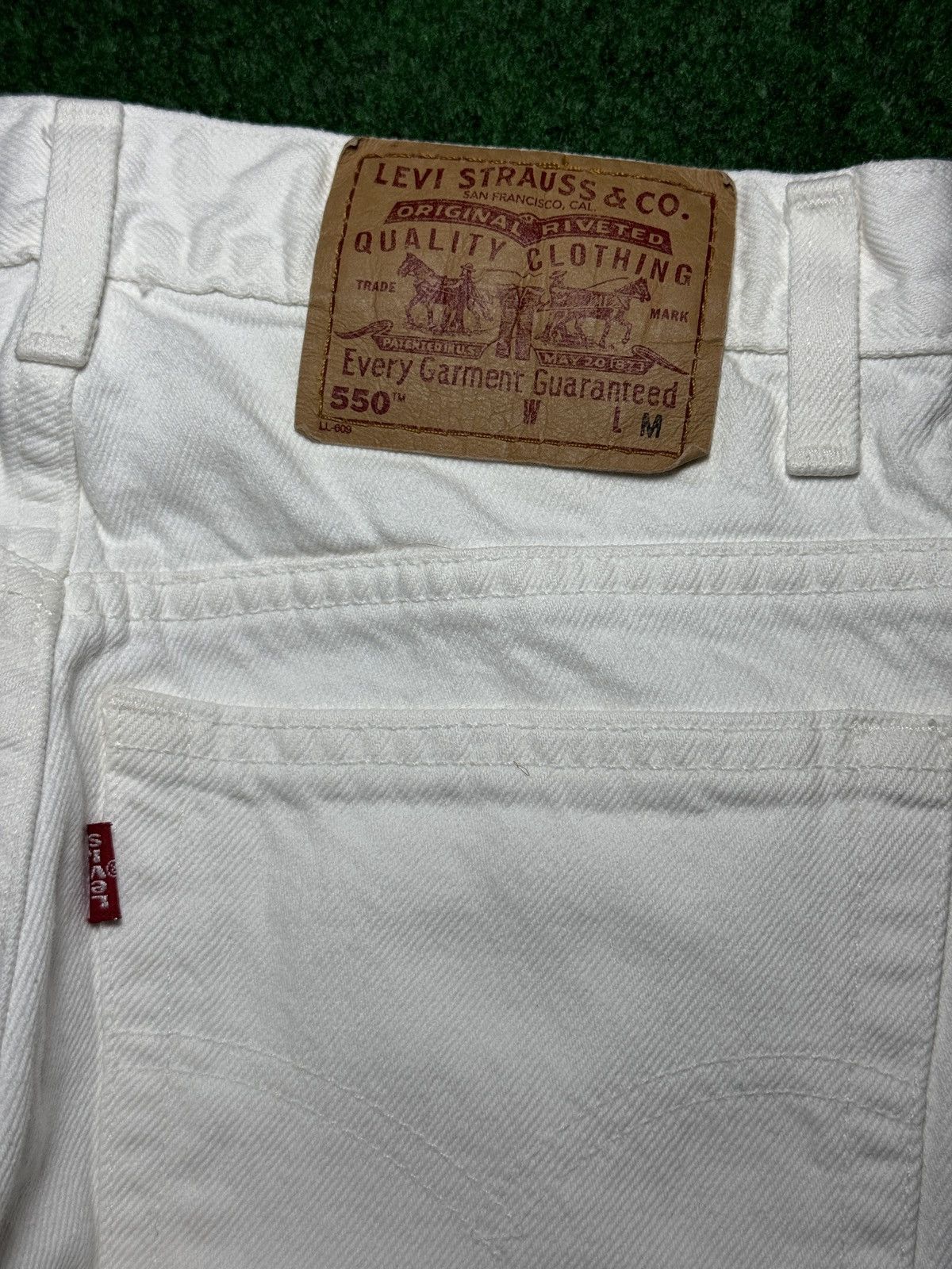 Levi's Vintage Clothing Vintage 90s Levi’s 550 Relaxed 10 30x32 White Denim Jeans Size 32" / US 10 / IT 46 - 2 Thumbnail