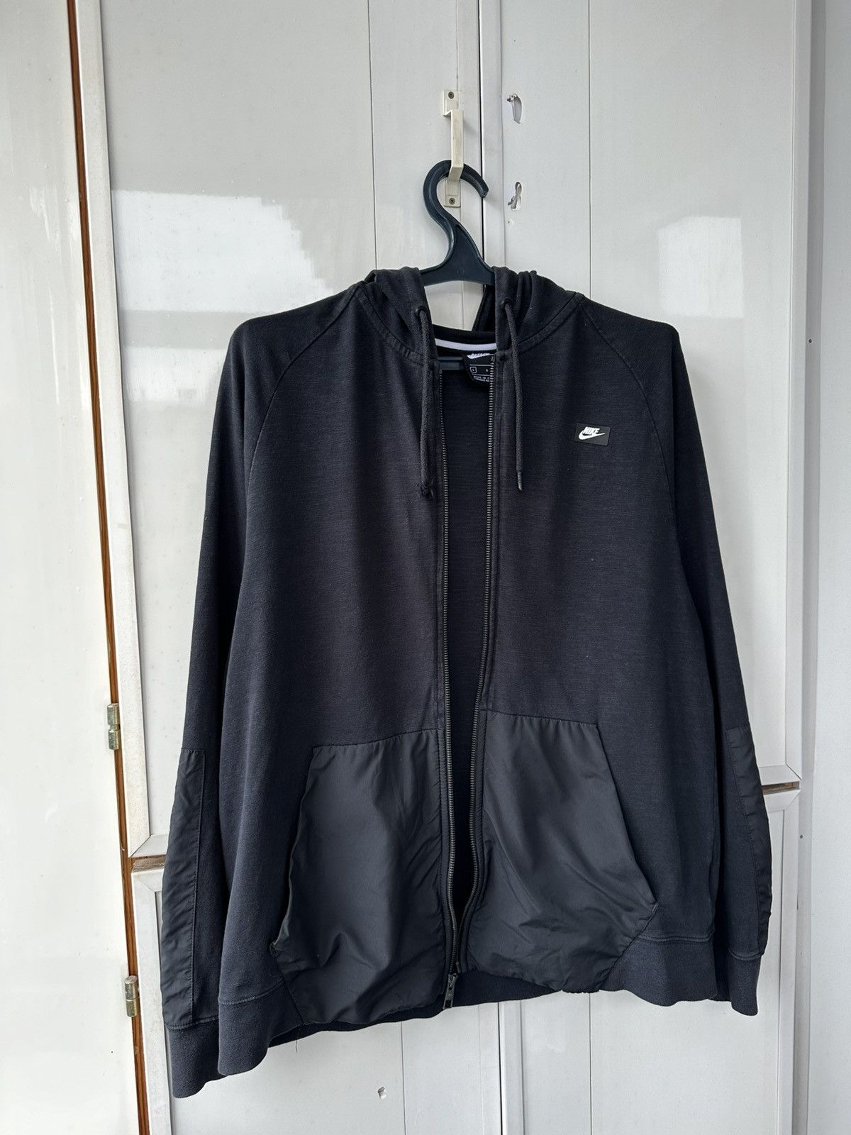 Nike Vintage Nike Hoodie Patch Logo Black Fit Size US L / EU 52-54 / 3 - 12 Thumbnail