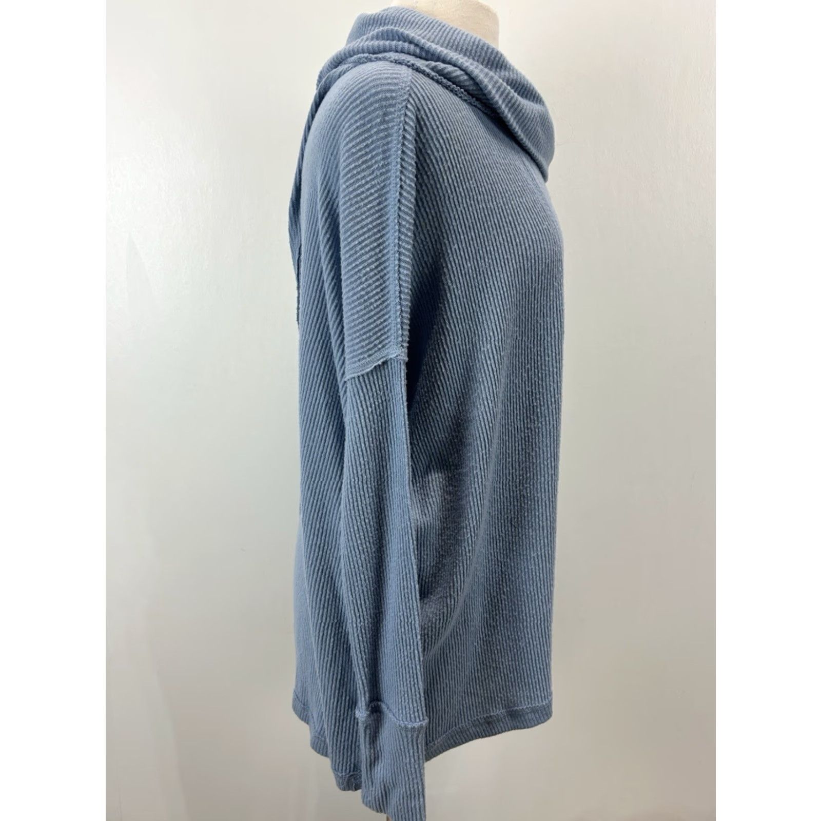 Free People Free People We The Free Juicy Blue Long Sleeve Cowl Neck Top XS Oversized Knit Top Women's Regular Size XS Size XS / US 0-2 / IT 36-38 - 4 Thumbnail