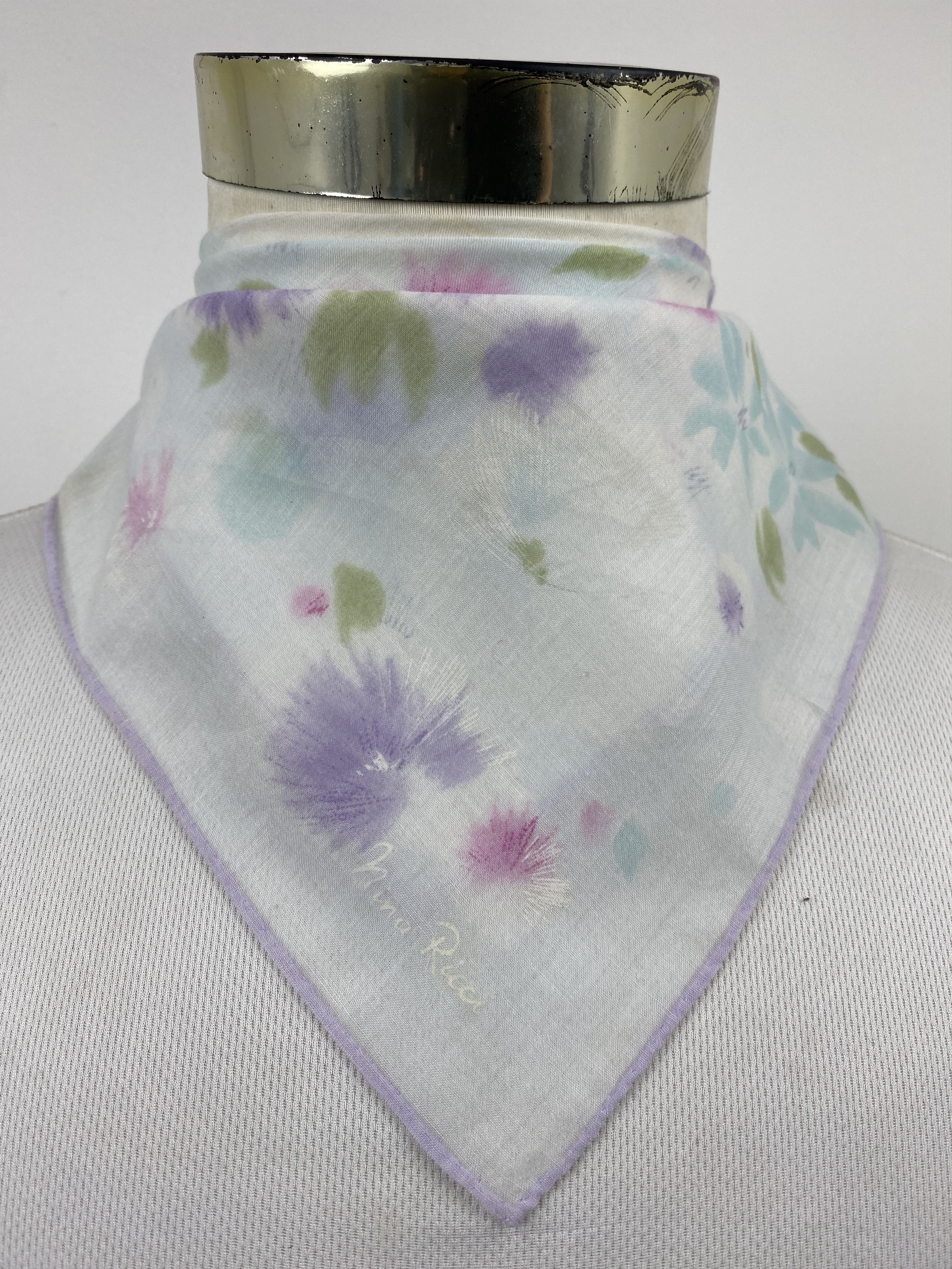 Vintage Nina Ricci Handkerchief / Neckerchief HKC1151 Size ONE SIZE - 1 Thumbnail